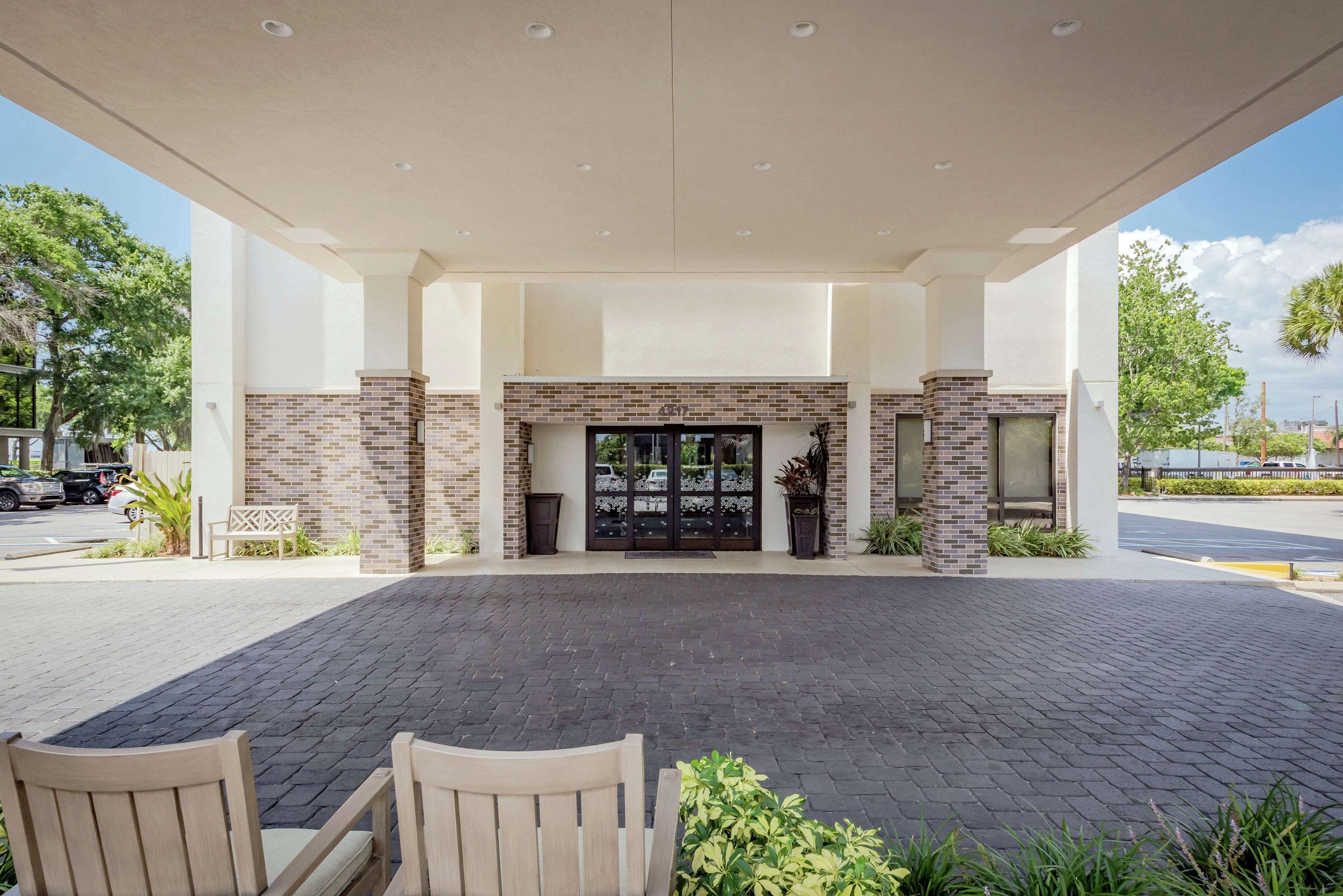 Hampton International Airport/westshore Hotel