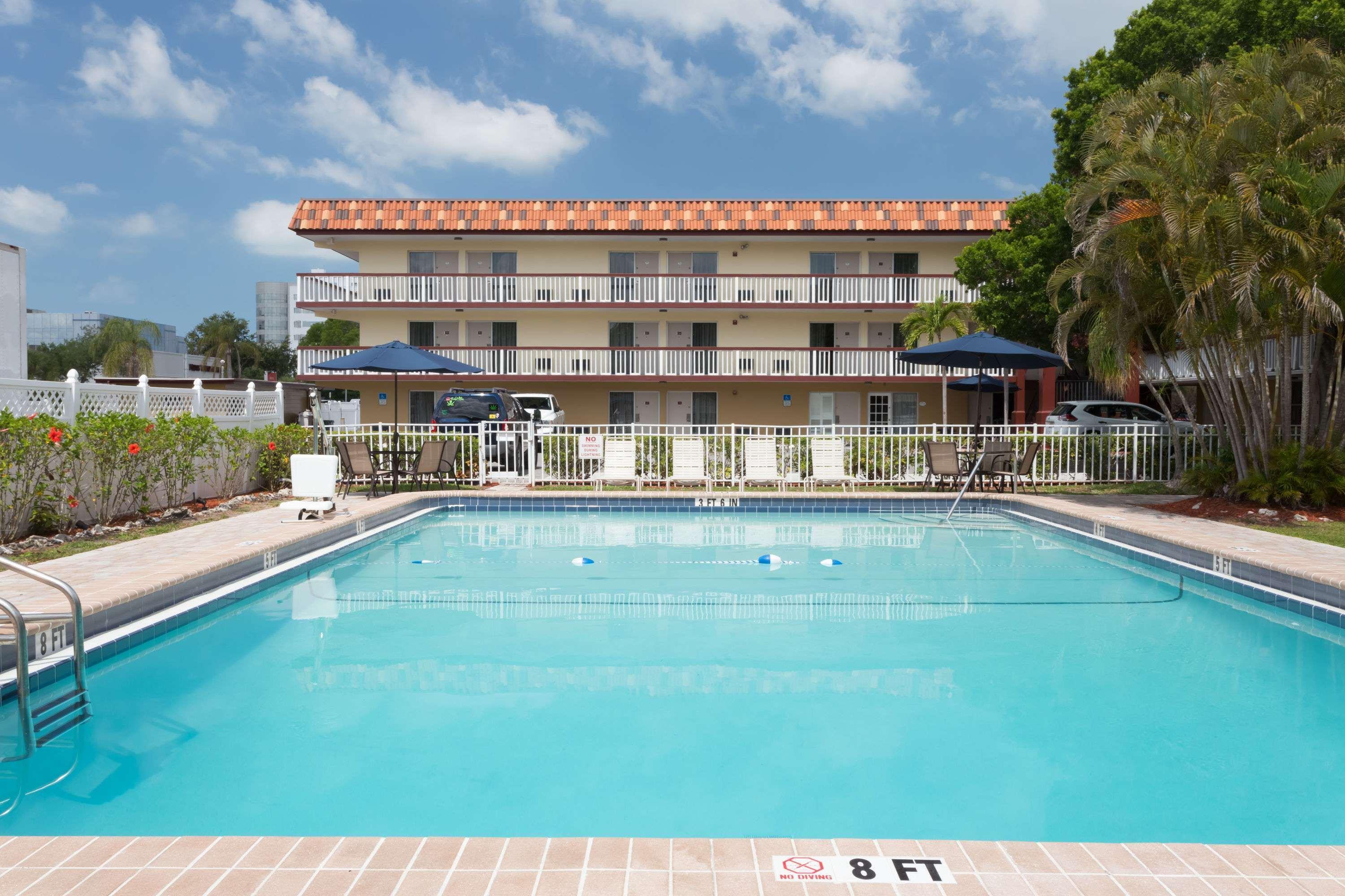 Hotel Baymont By Wyndham Sarasota
