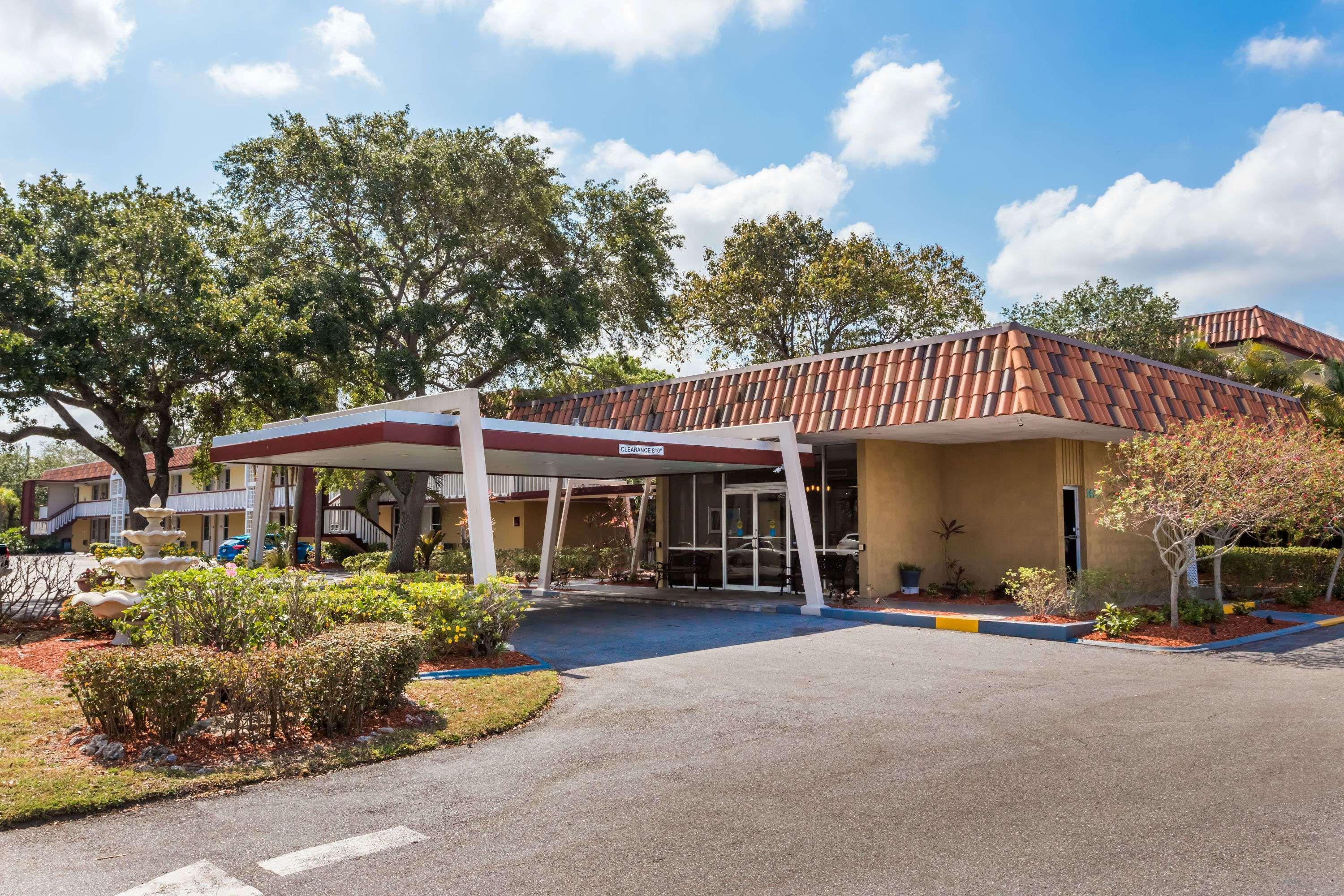 Baymont By Wyndham Hotel Sarasota