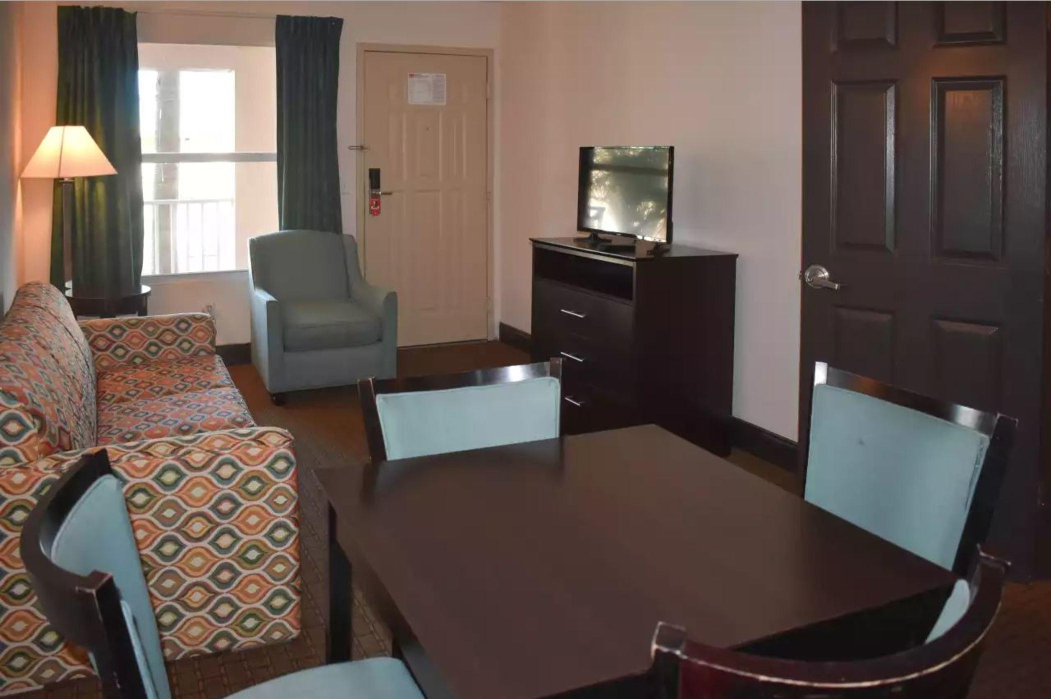 Hotel Ramada Limited And Clearwater