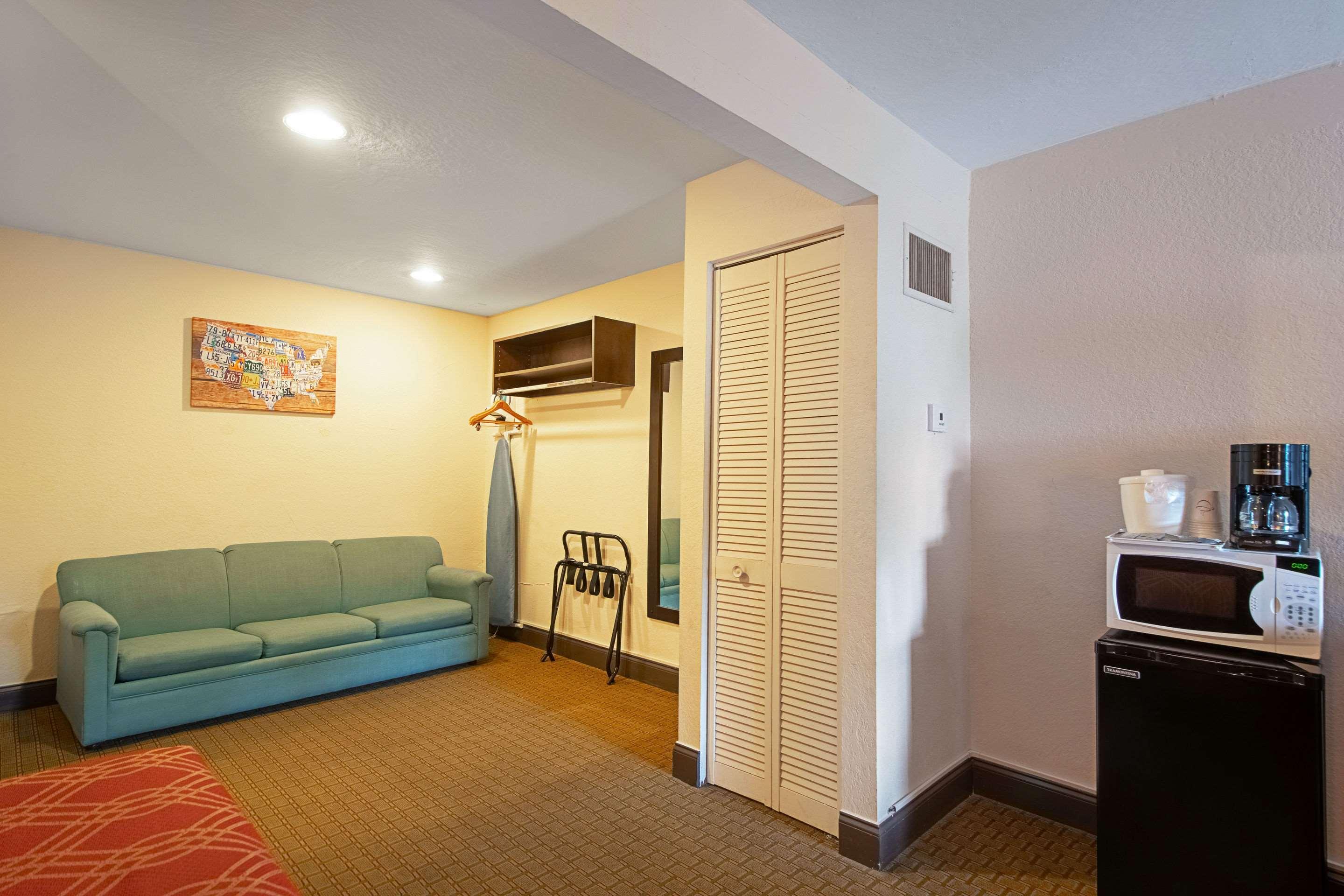 Hotel Ramada Limited And Clearwater