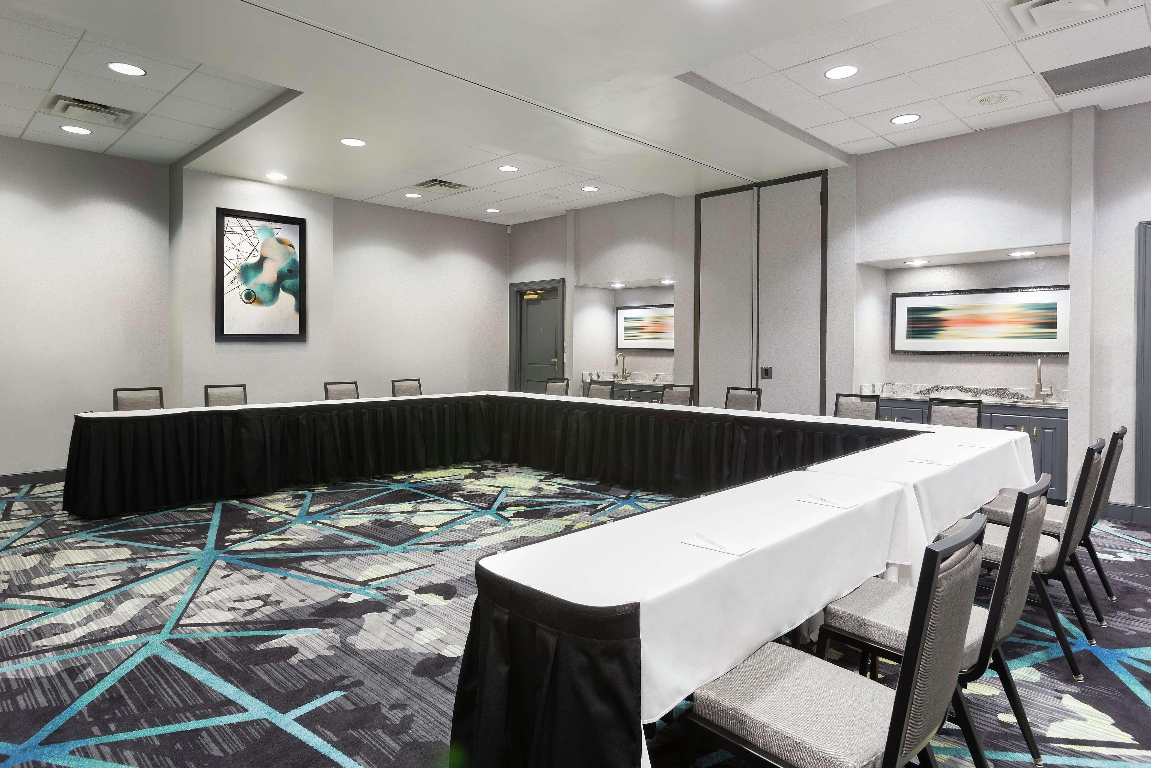 Embassy By Hilton Airport 3*