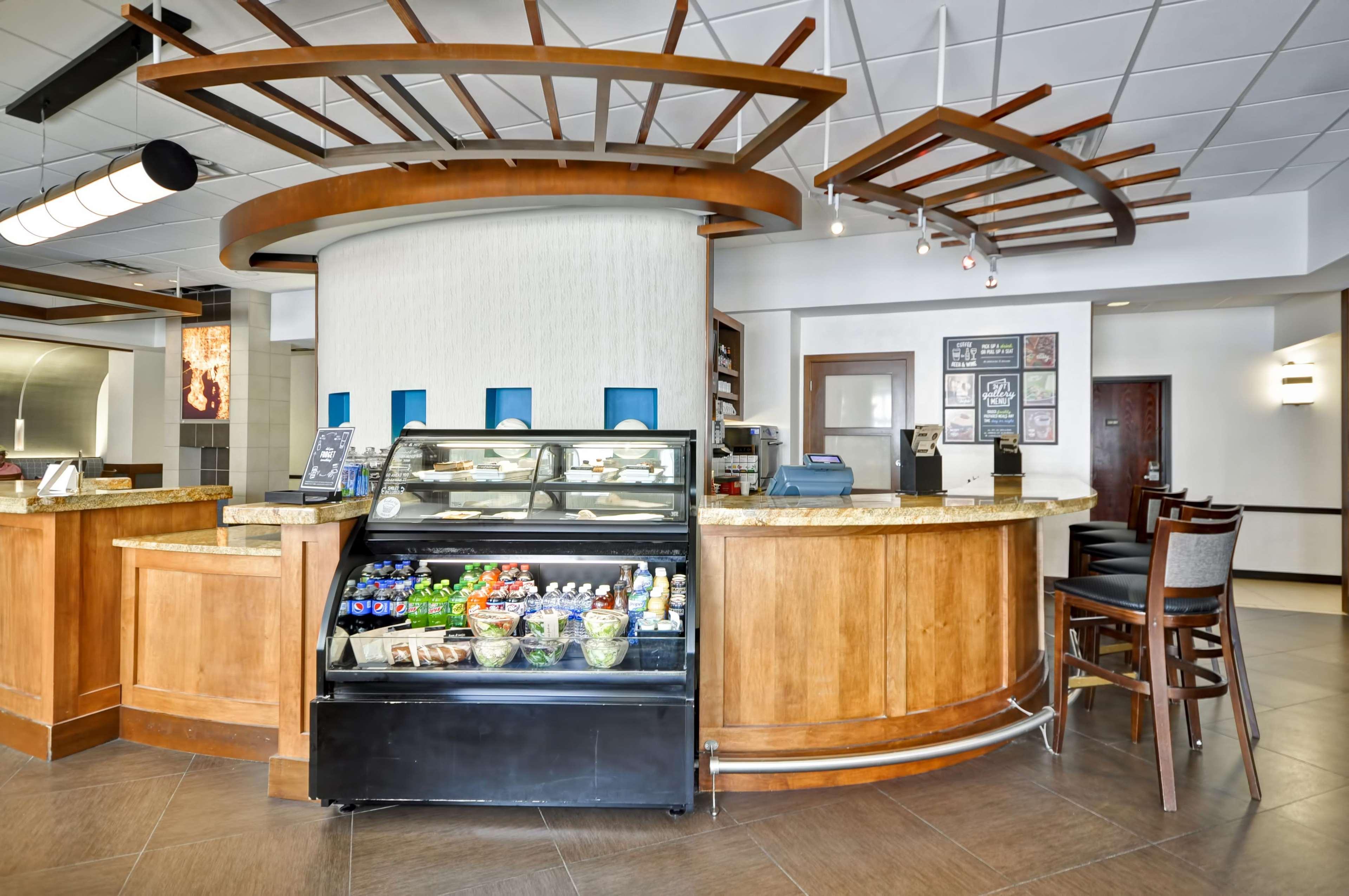 Hyatt Place Airport/westshore 3*