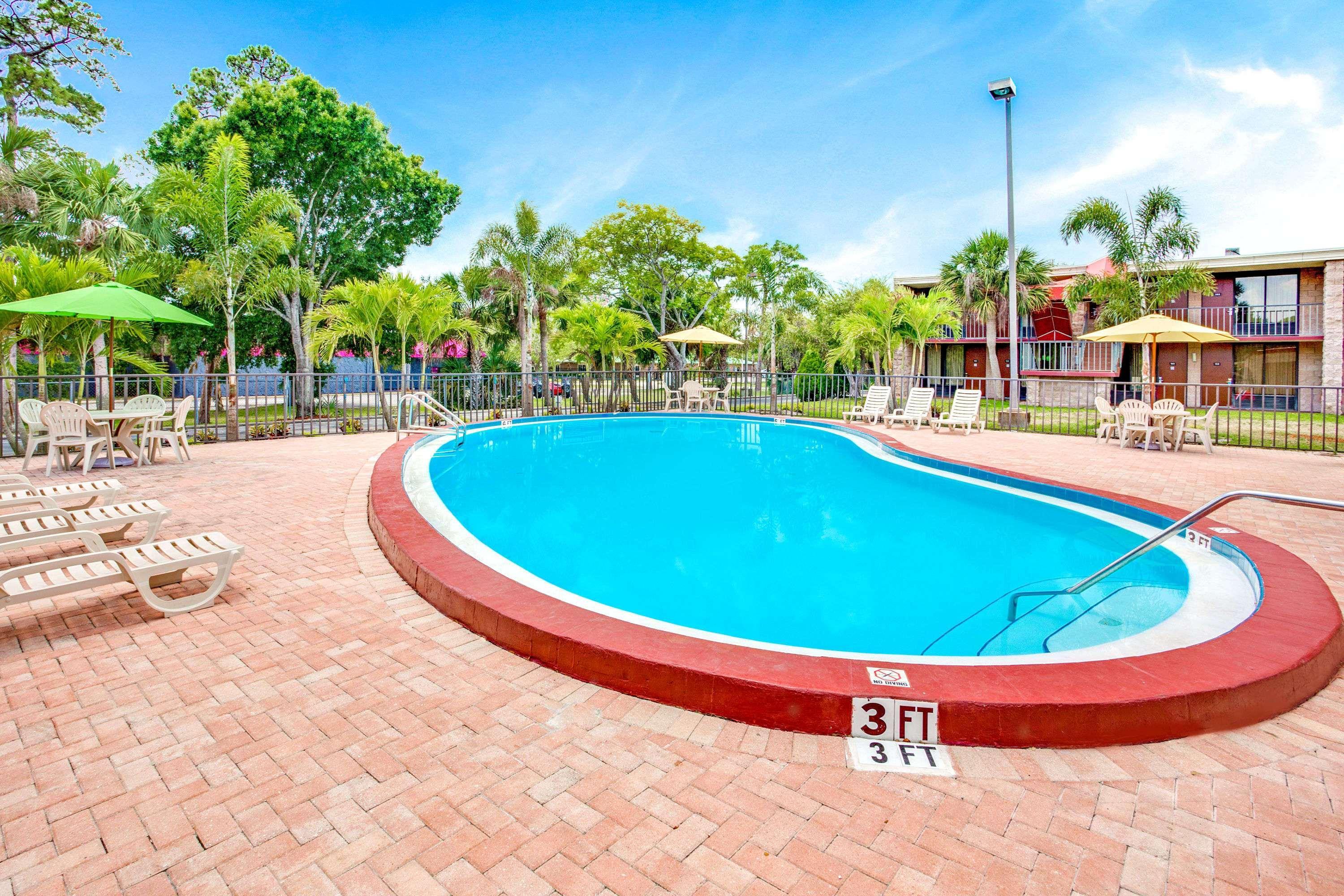 Days By Wyndham - Near The Gulf Hotel *