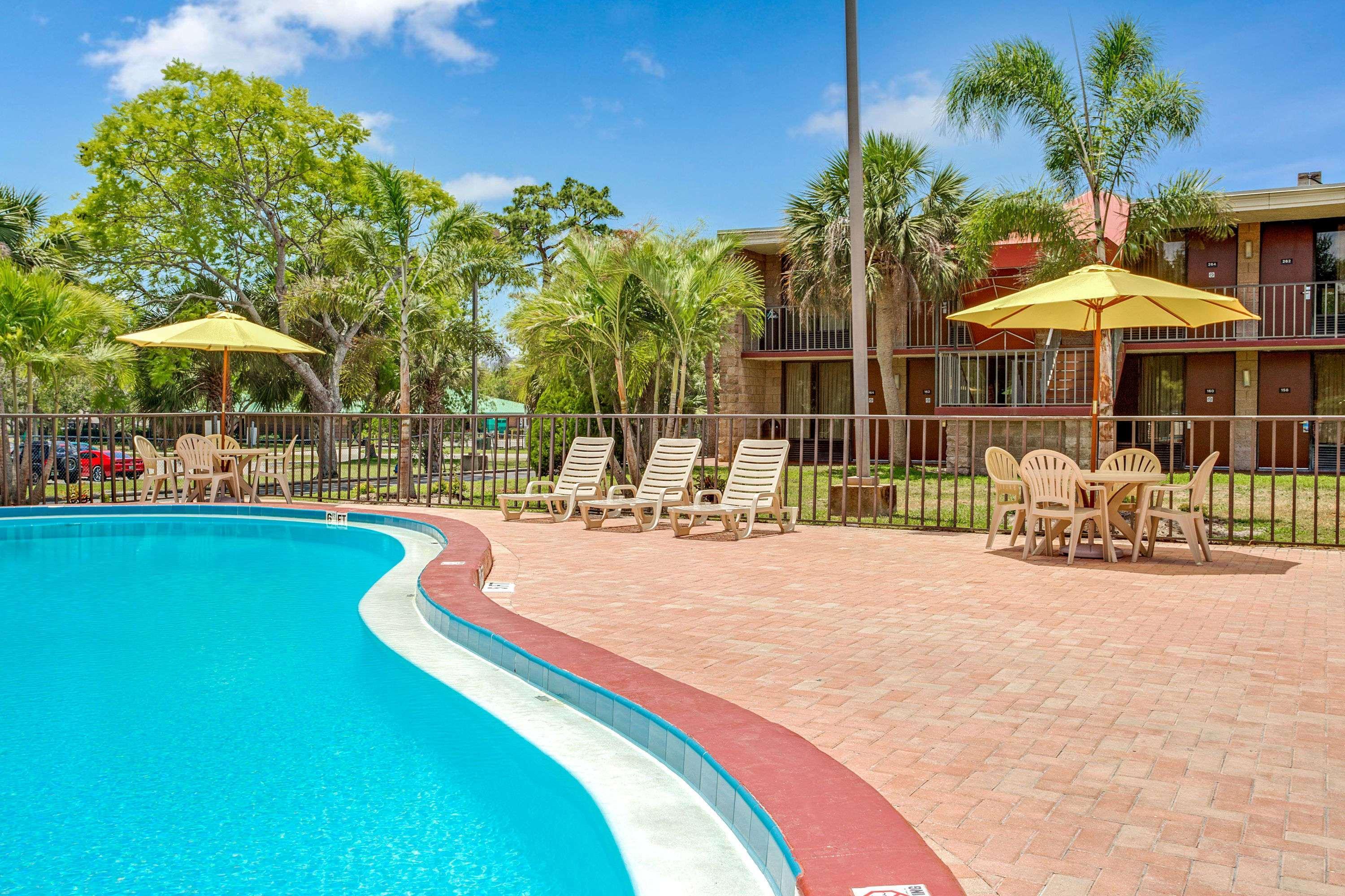 Hotel Days By Wyndham - Near The Gulf *