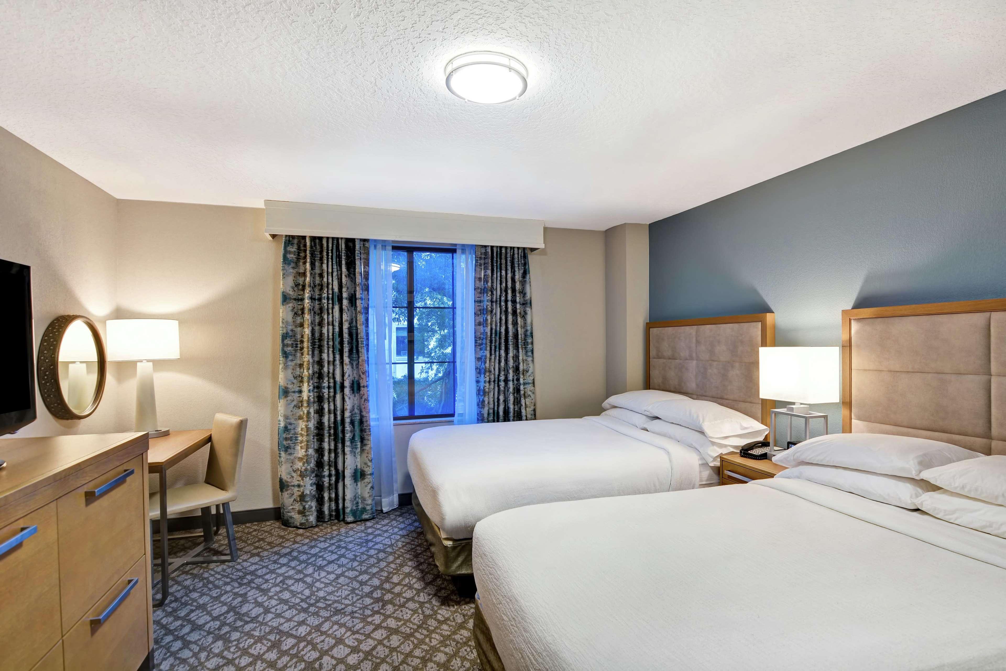 Hotel Embassy By Hilton Downtown