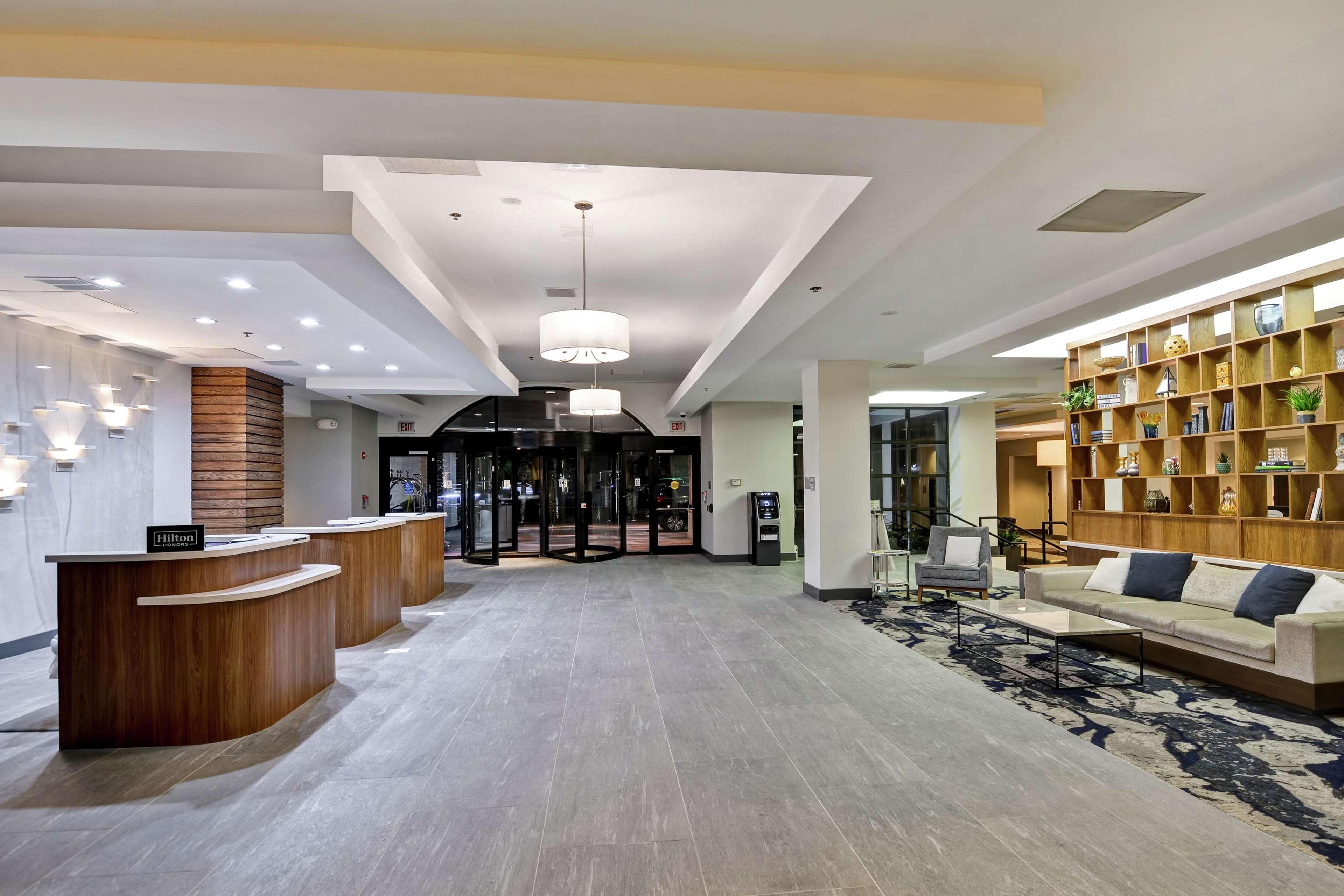 Hotel Embassy By Hilton Downtown