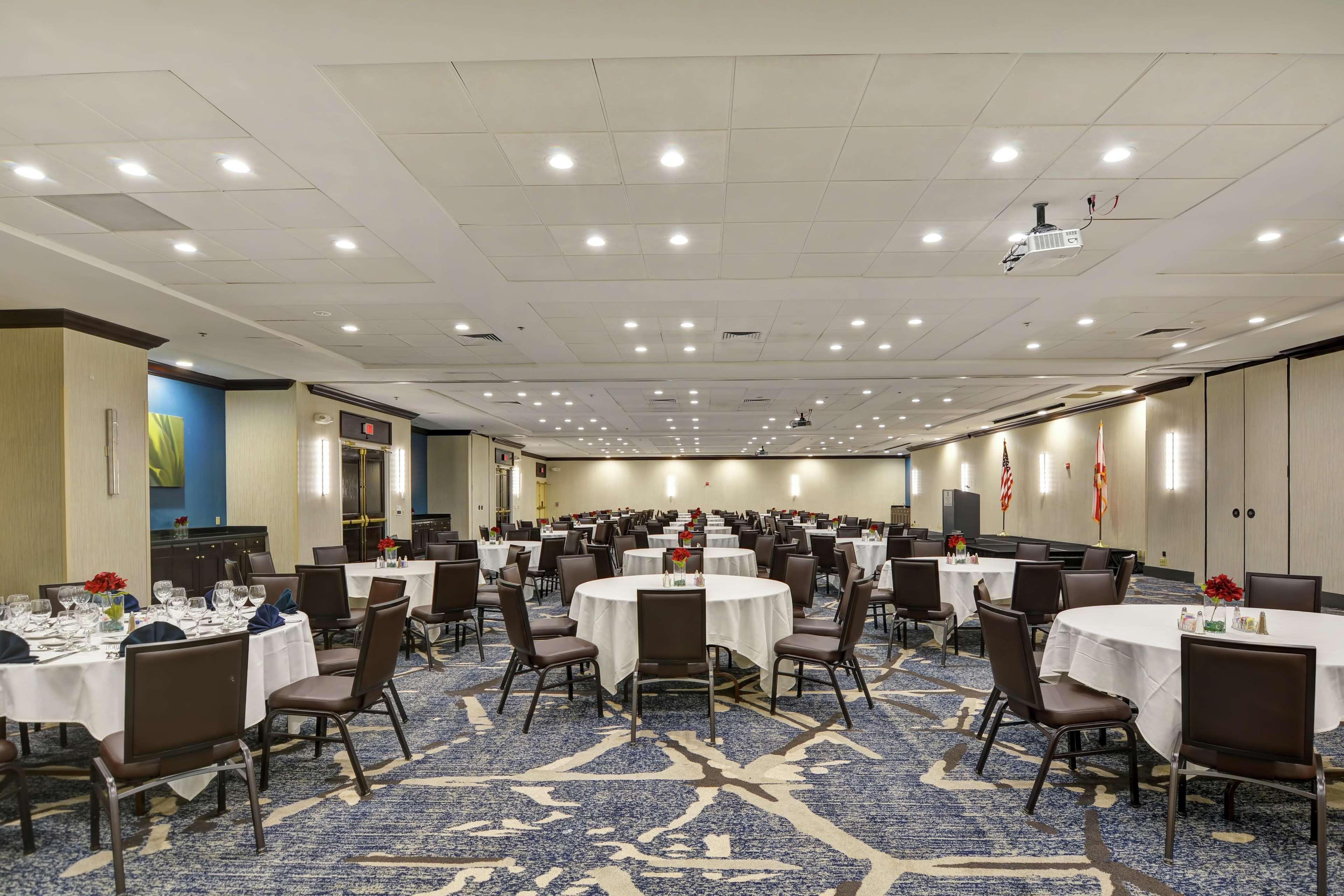 Hotel Embassy By Hilton Downtown Orlando