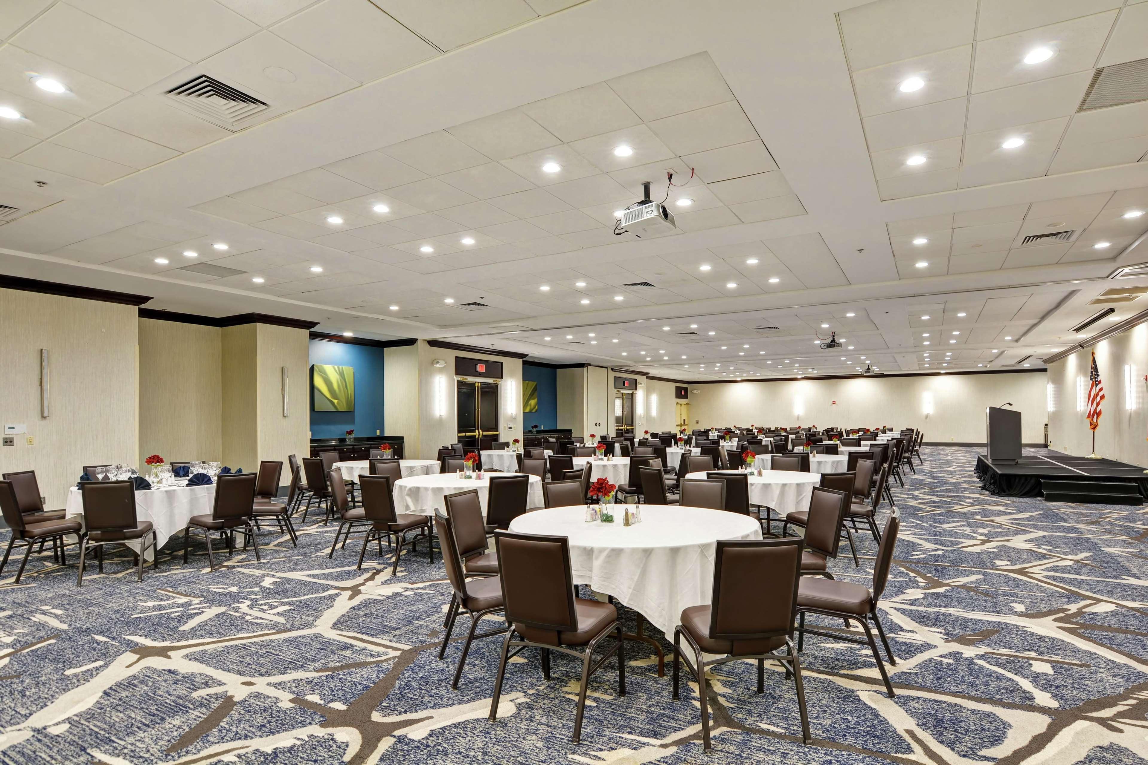 Hotel Embassy By Hilton Downtown Orlando