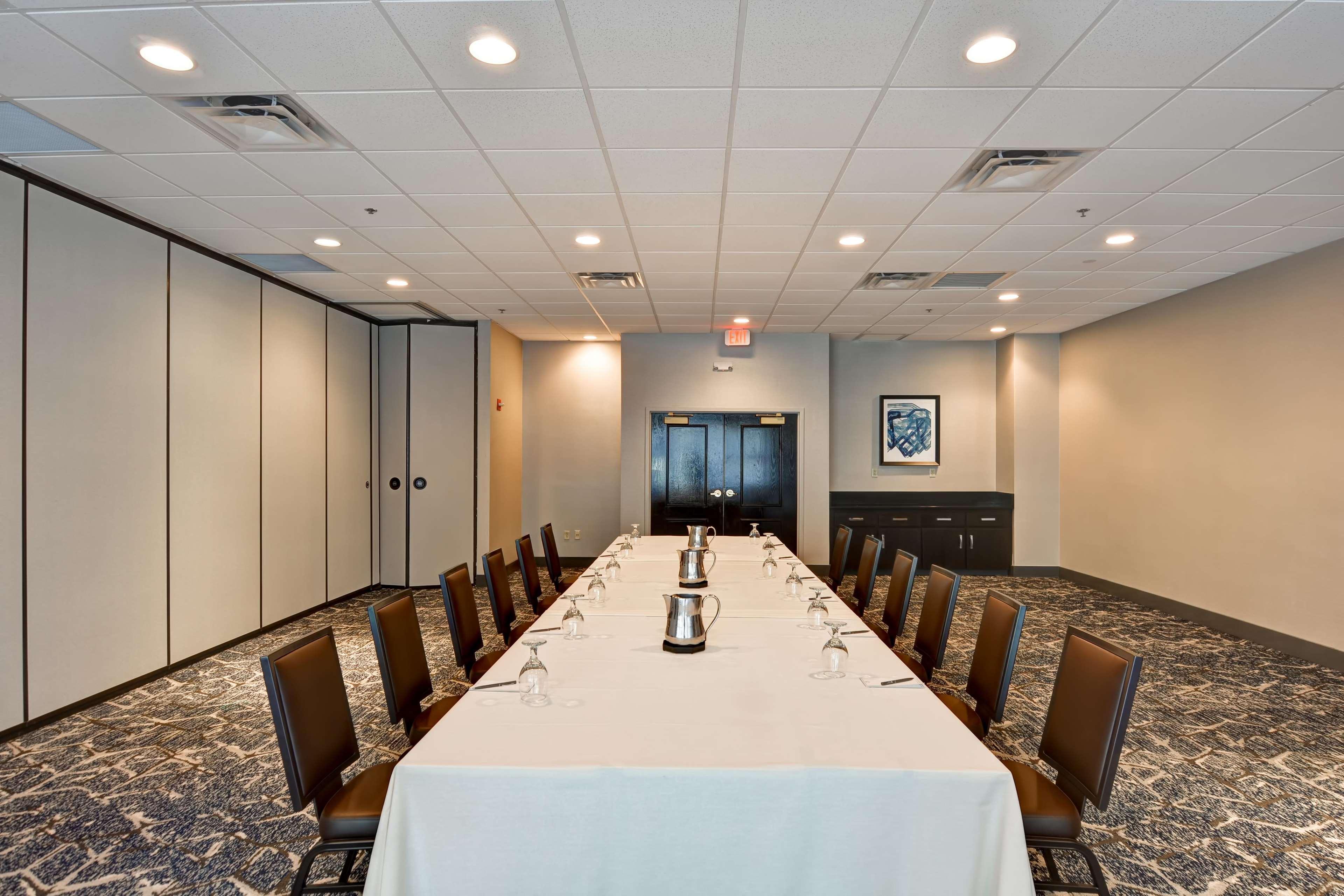 Hotel Embassy By Hilton Downtown Orlando