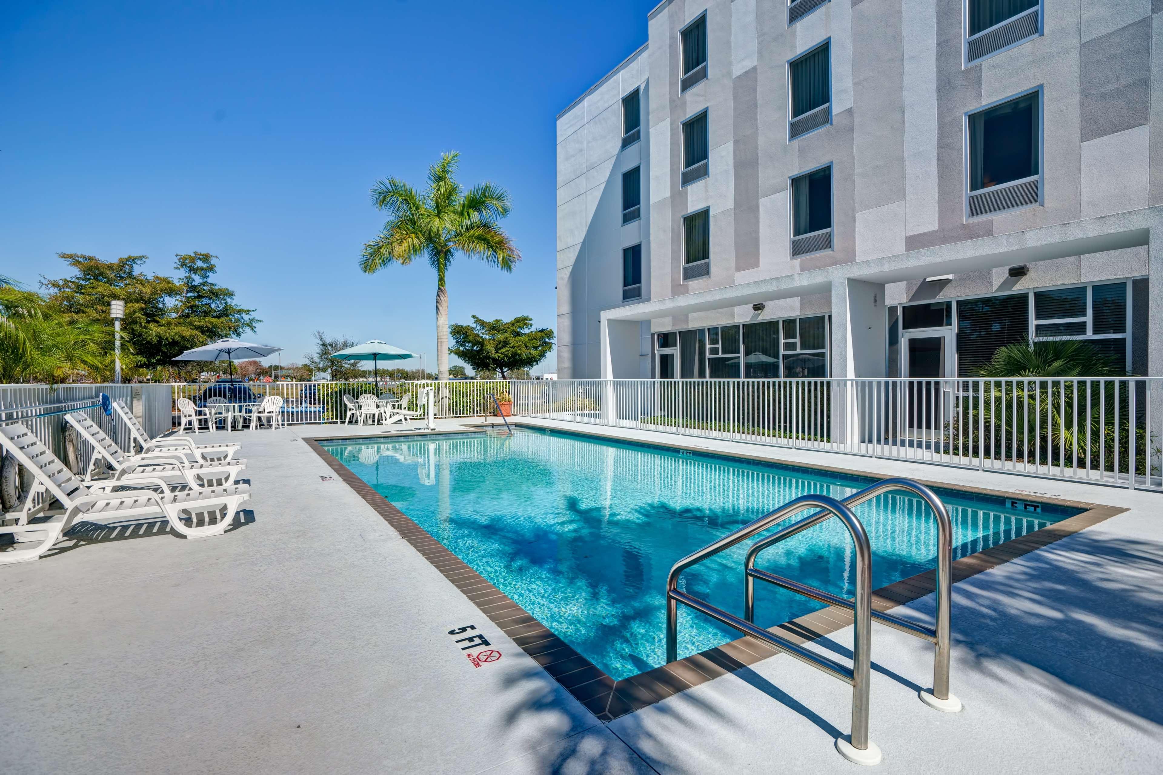 Hotel Hampton & / Bradenton - Airport 3*