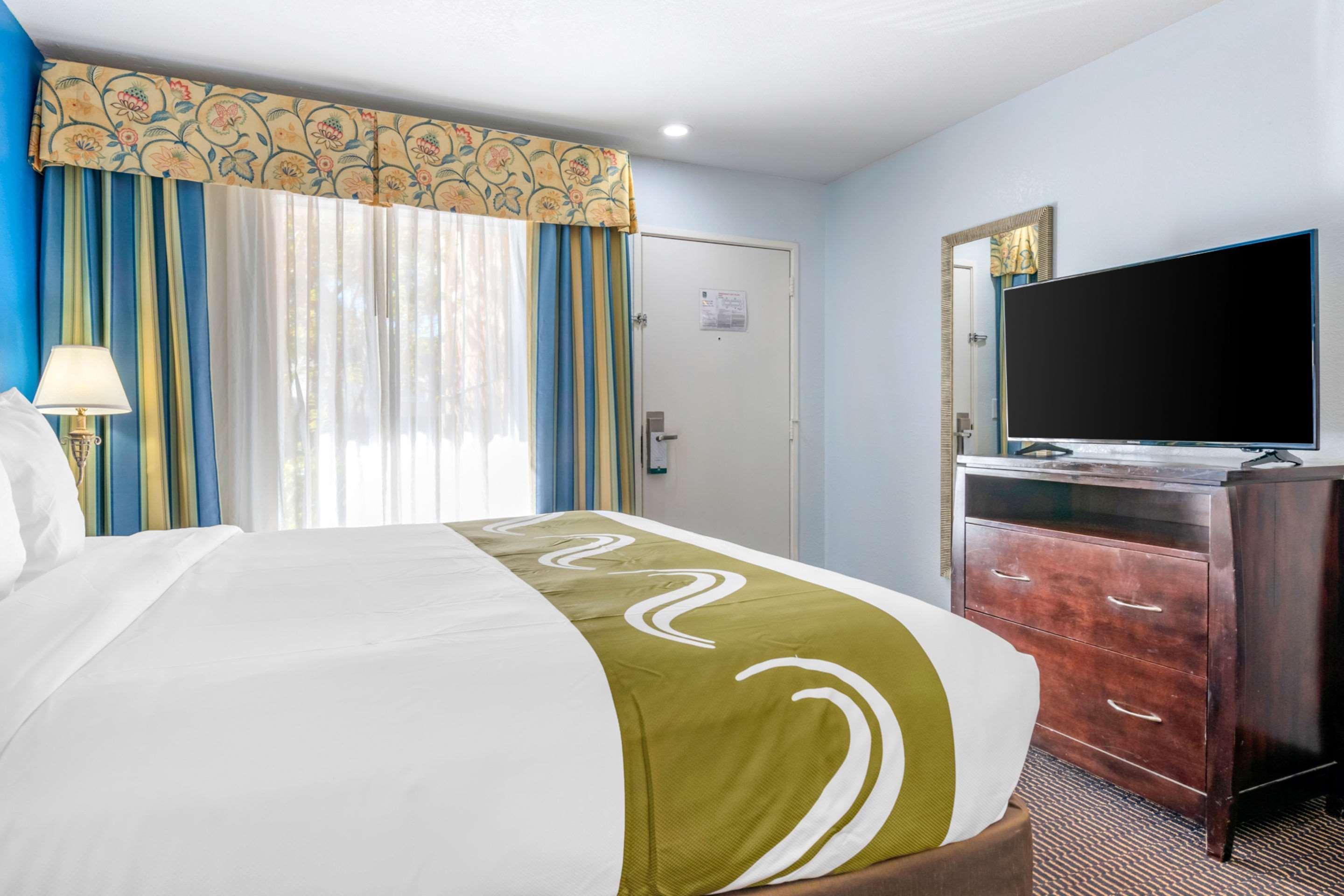 Inn Quality North Near Lido Key 2*