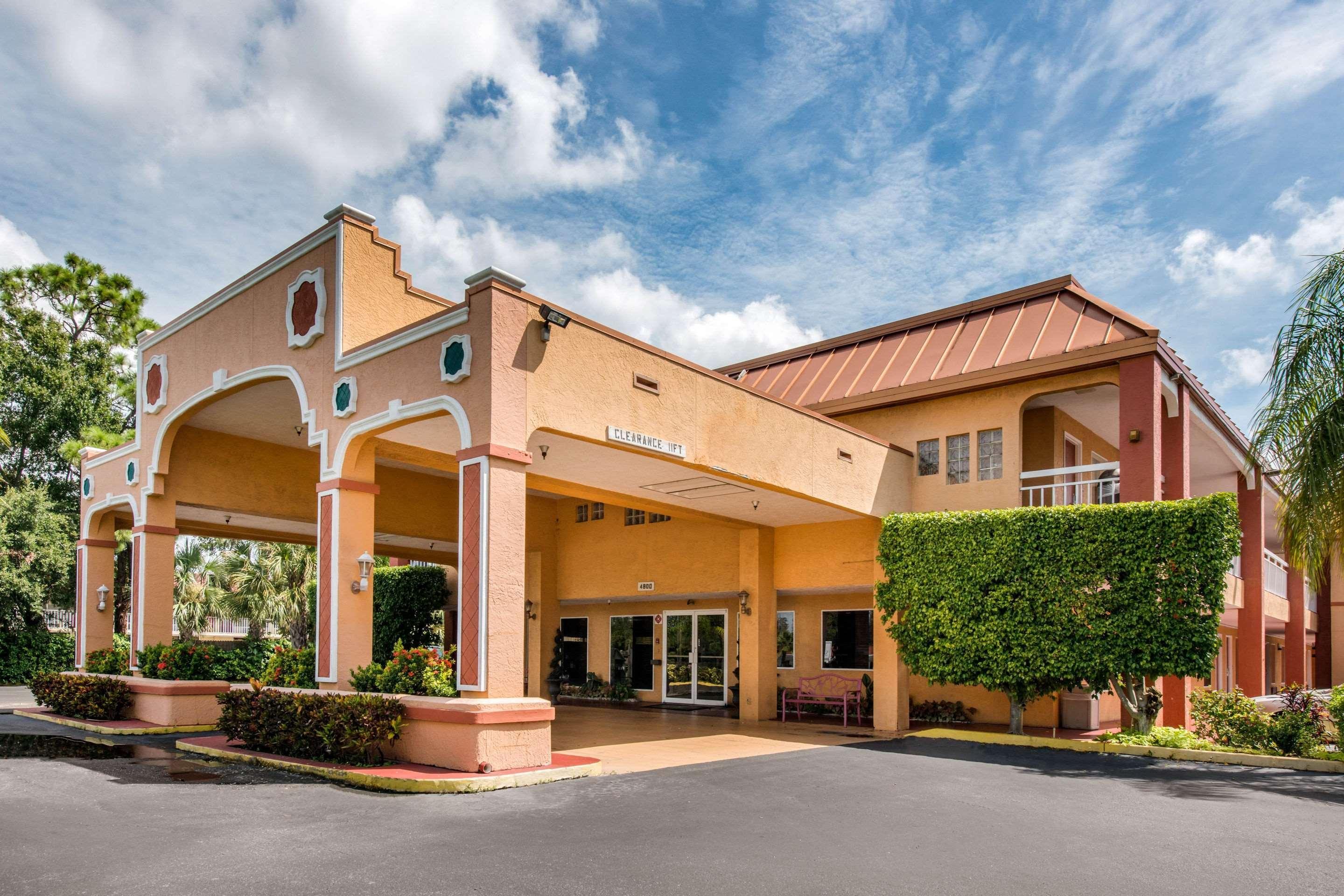 Inn Quality North Near Lido Key 2*