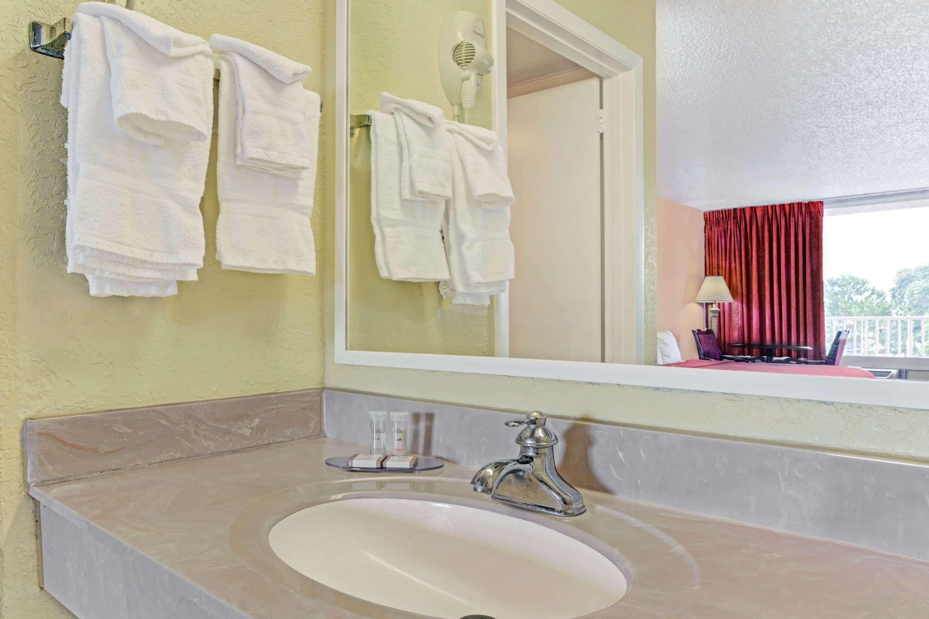 Hotel Howard Johnson By Wyndham Tropical Palms 2*