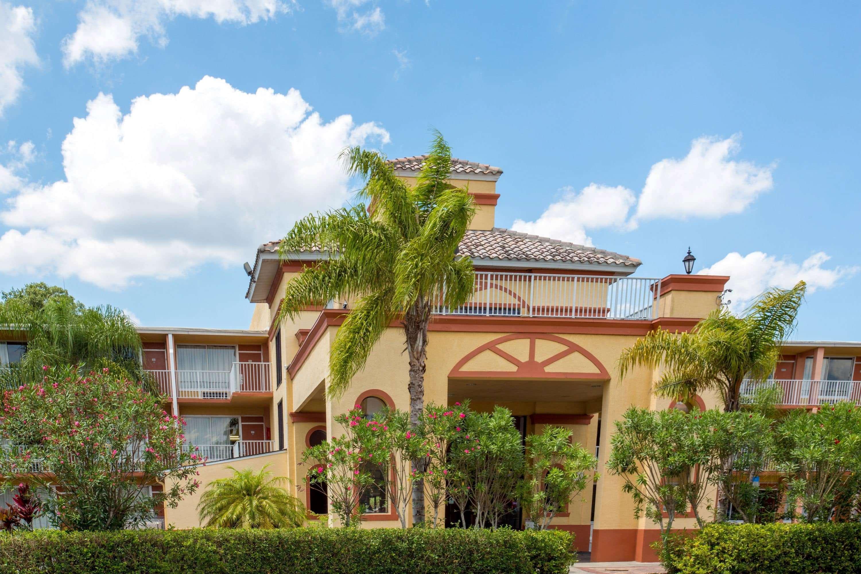 Hotel Howard Johnson By Wyndham Tropical Palms