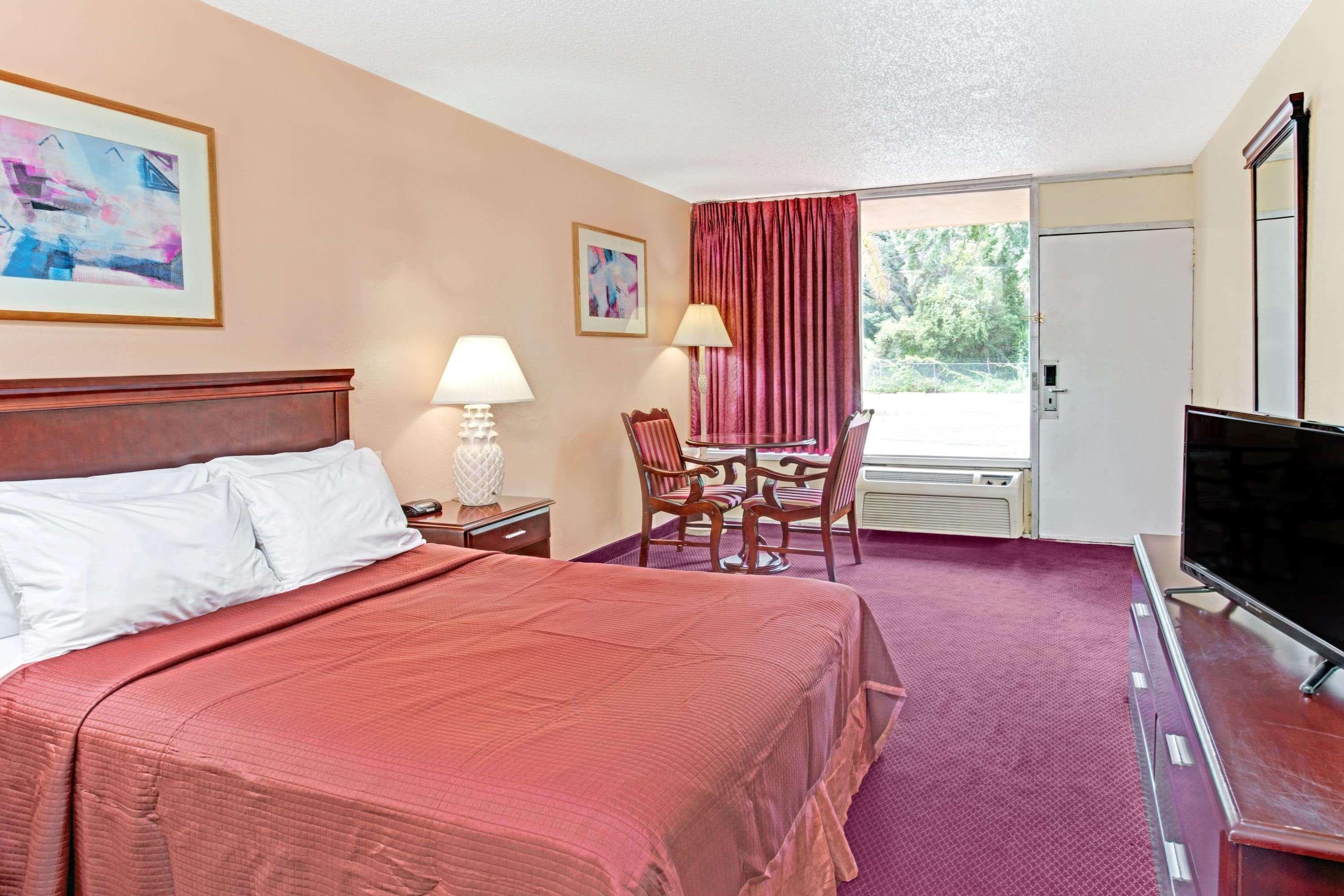 Howard Johnson By Wyndham Tropical Palms Kissimmee