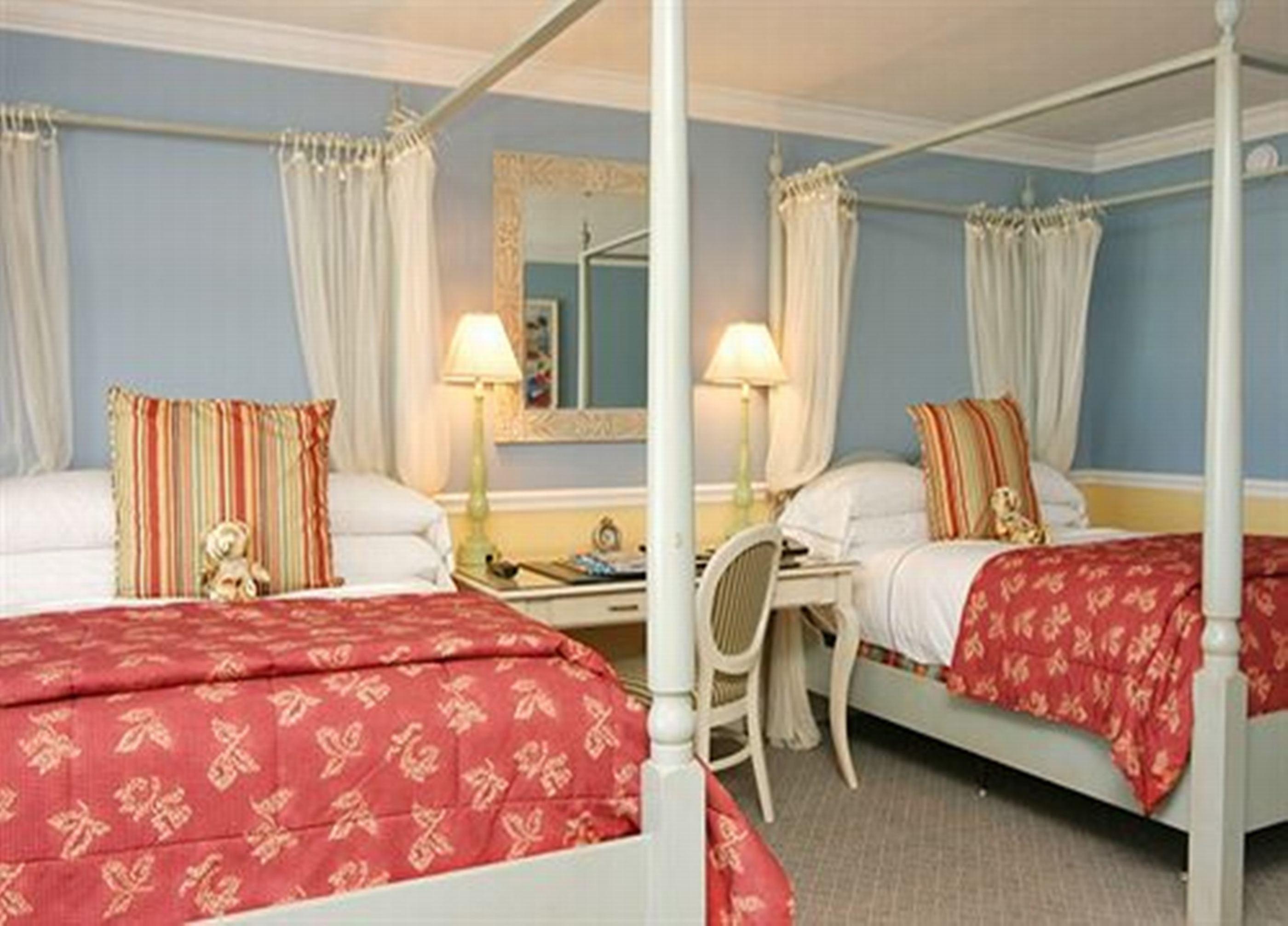 The Shores & 4*