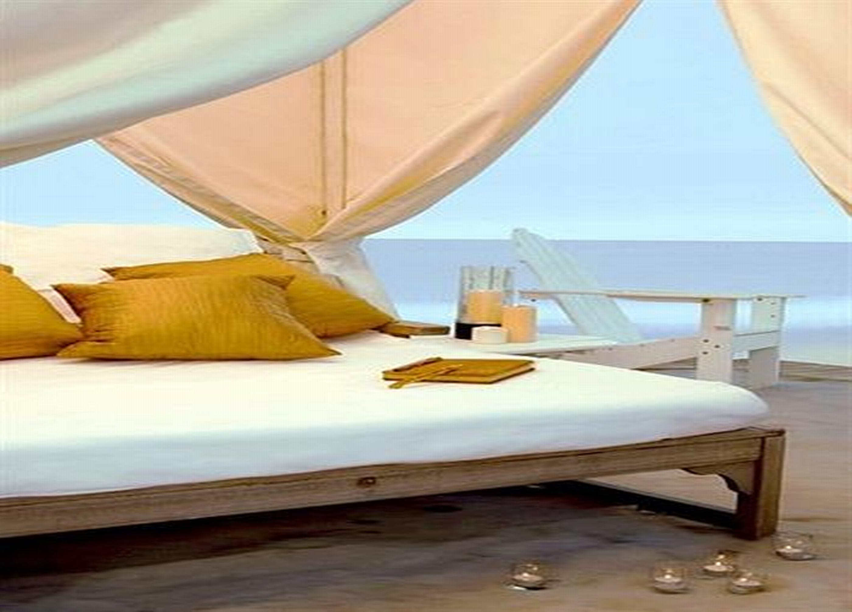 Resort The Shores & 4*
