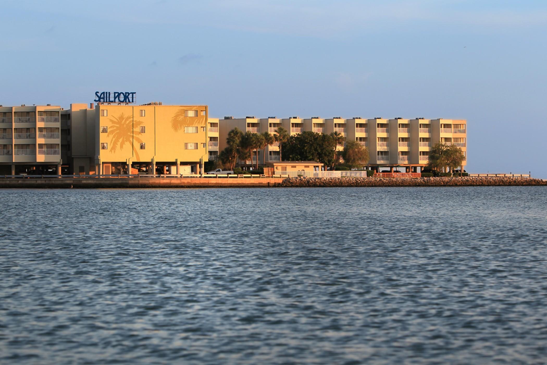 Sailport Waterfront Resort 3*