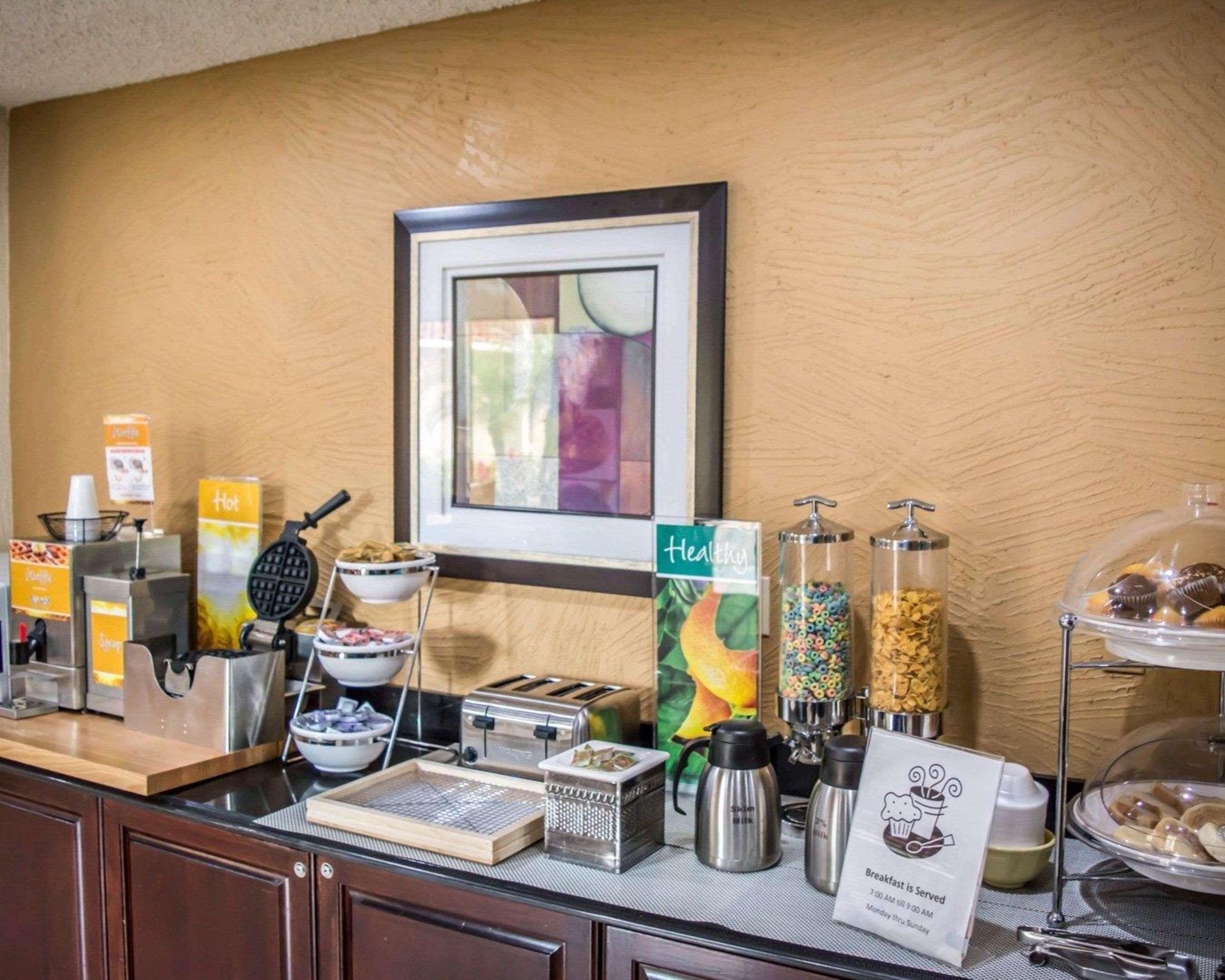 Clarion Pointe Tampa-brandon Near Fairgrounds And Casino Hotel 2*