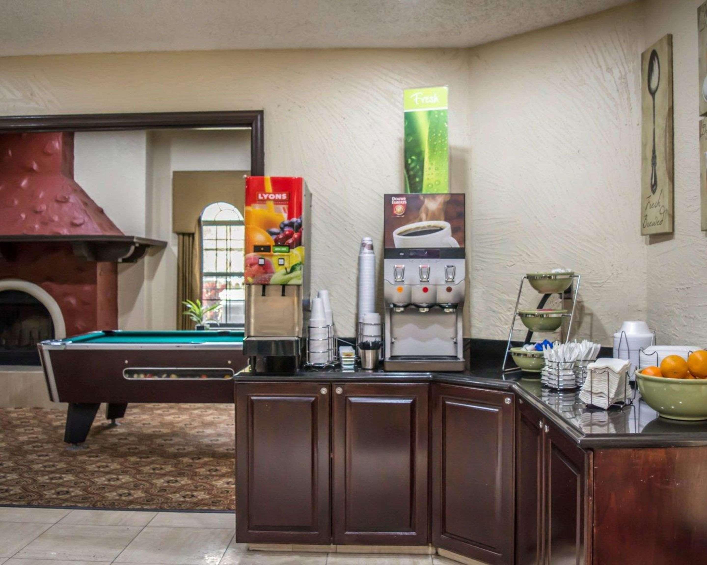 Clarion Pointe Tampa-brandon Near Fairgrounds And Casino 2*