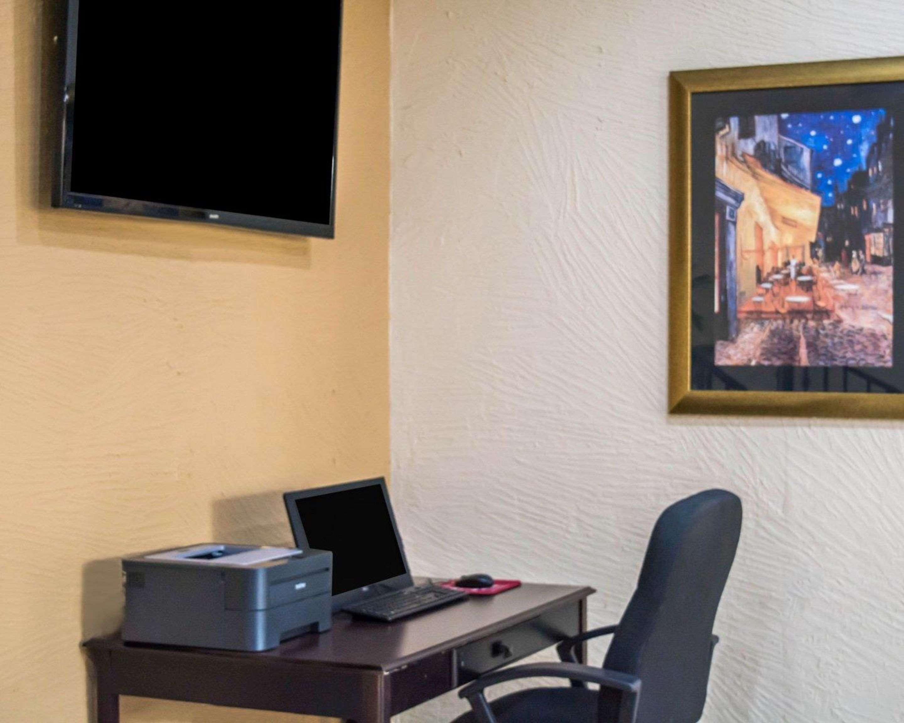 Clarion Pointe Tampa-brandon Near Fairgrounds And Casino Hotel 2*