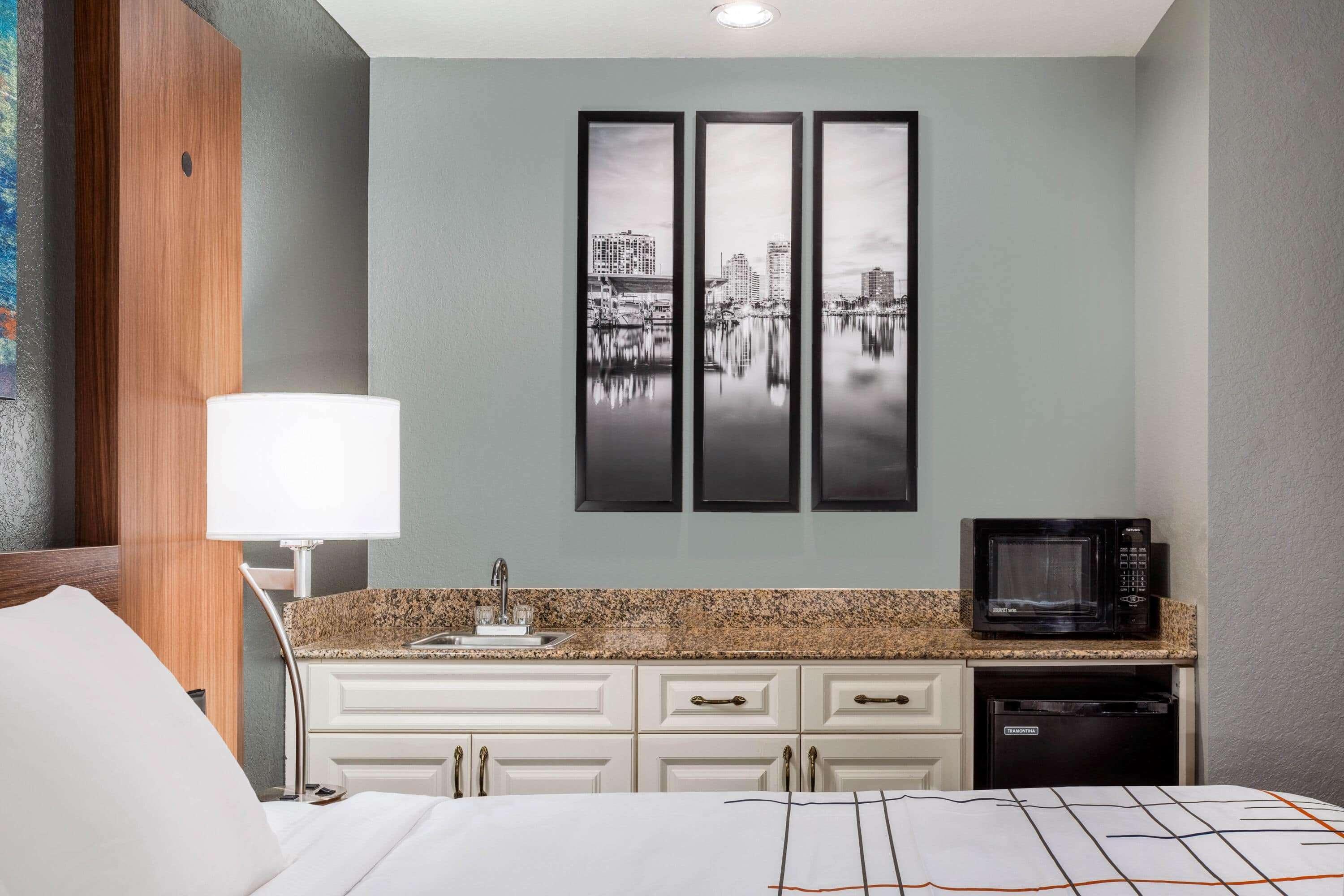 Hotel La Quinta By Wyndham Northeast *newly Renovated St. Petersburg