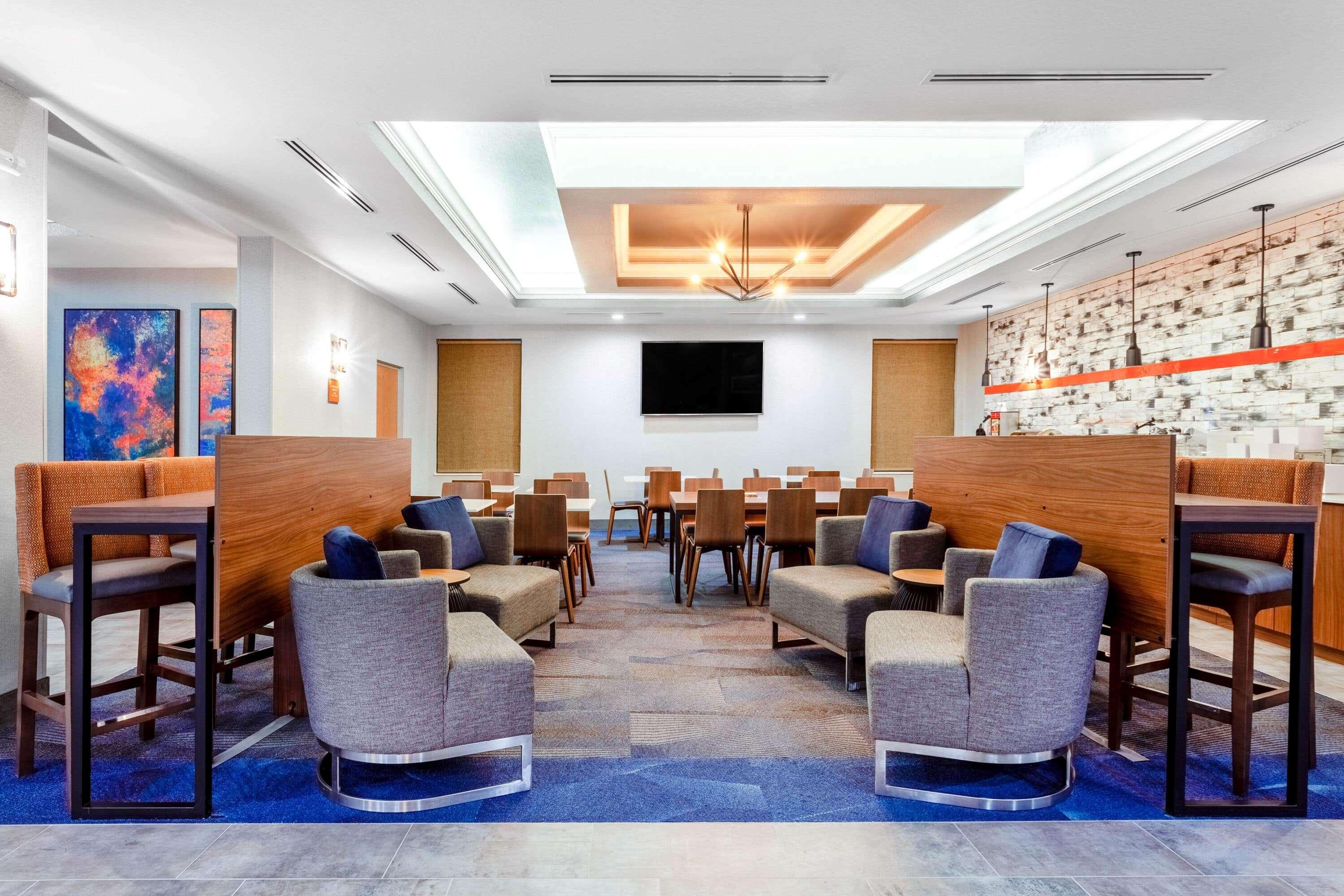La Quinta By Wyndham Northeast *newly Renovated Hotel 3*