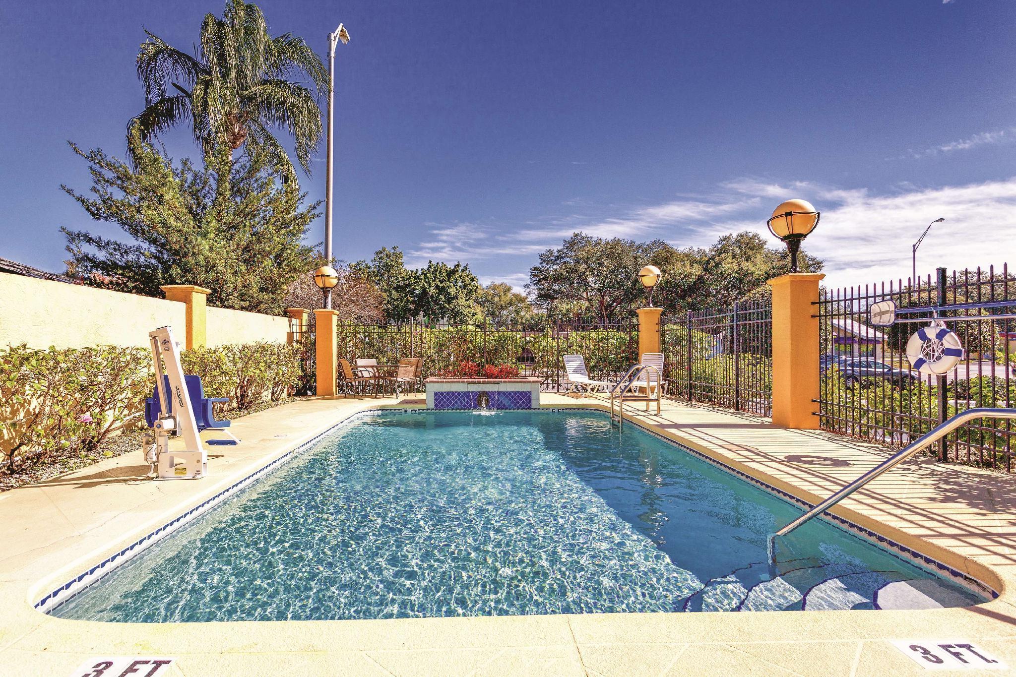 Hotel La Quinta By Wyndham Northeast *newly Renovated