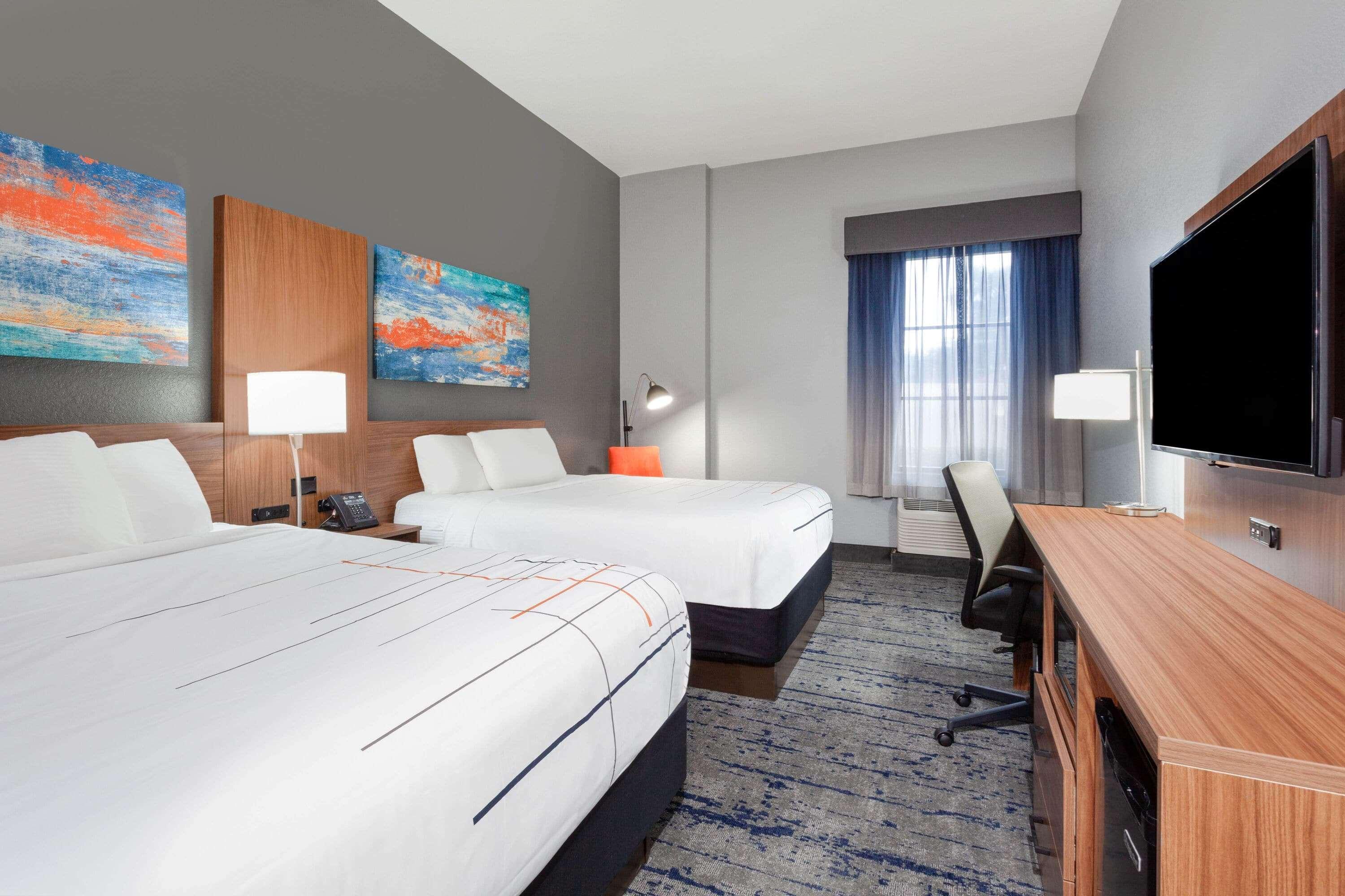 La Quinta By Wyndham Northeast *newly Renovated Hotel 3*