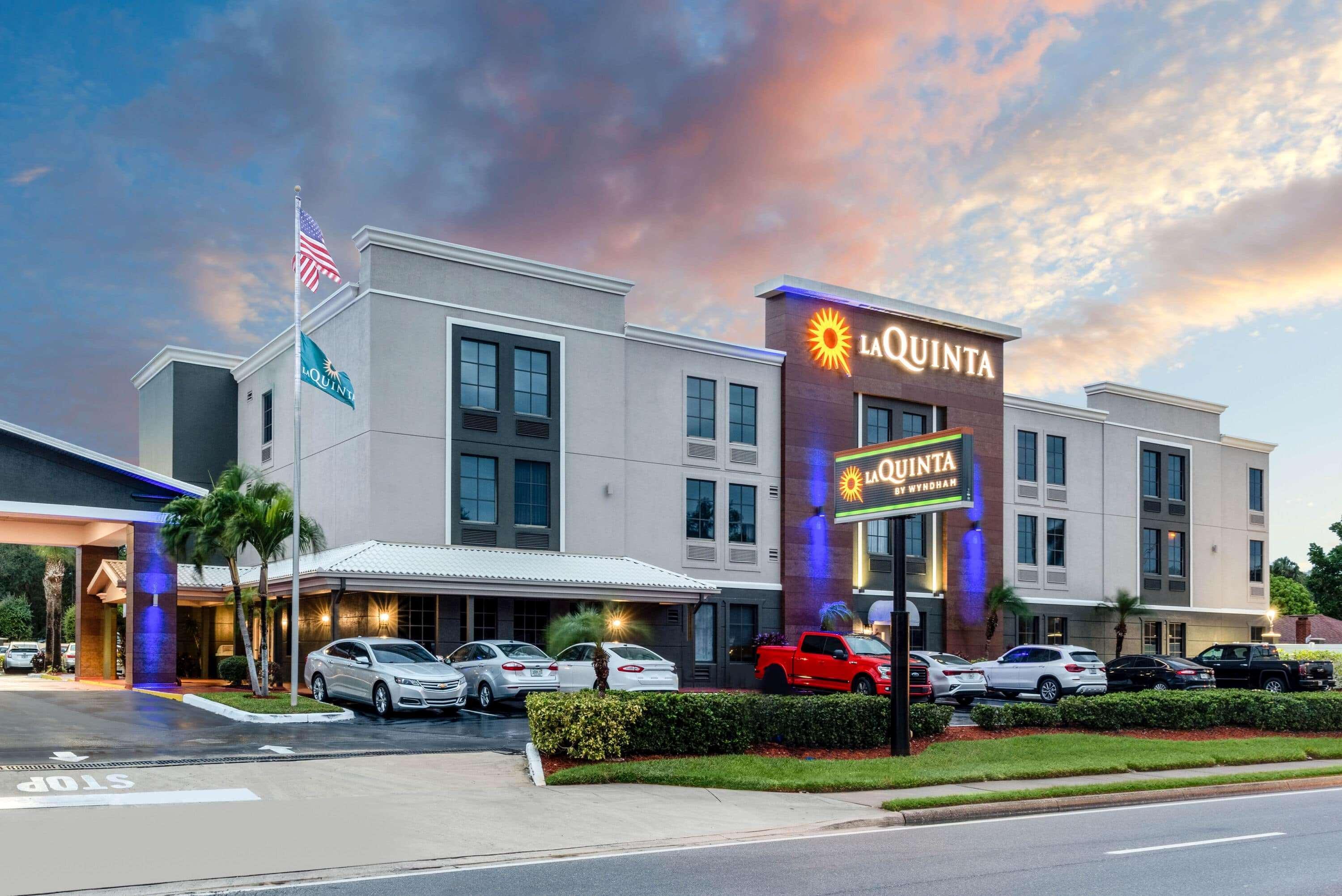La Quinta By Wyndham Northeast *newly Renovated Hotel St. Petersburg