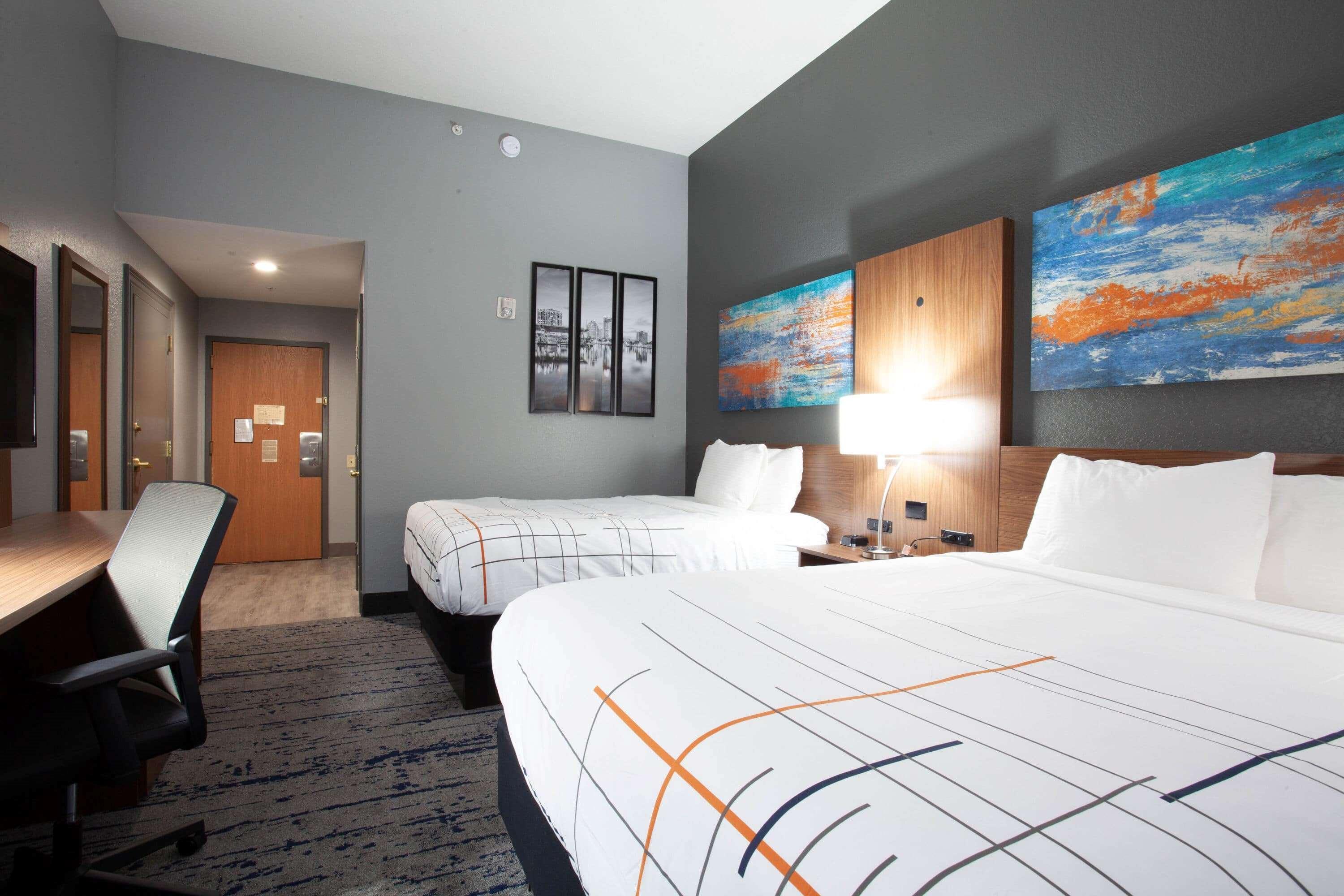 Hotel La Quinta By Wyndham Northeast *newly Renovated