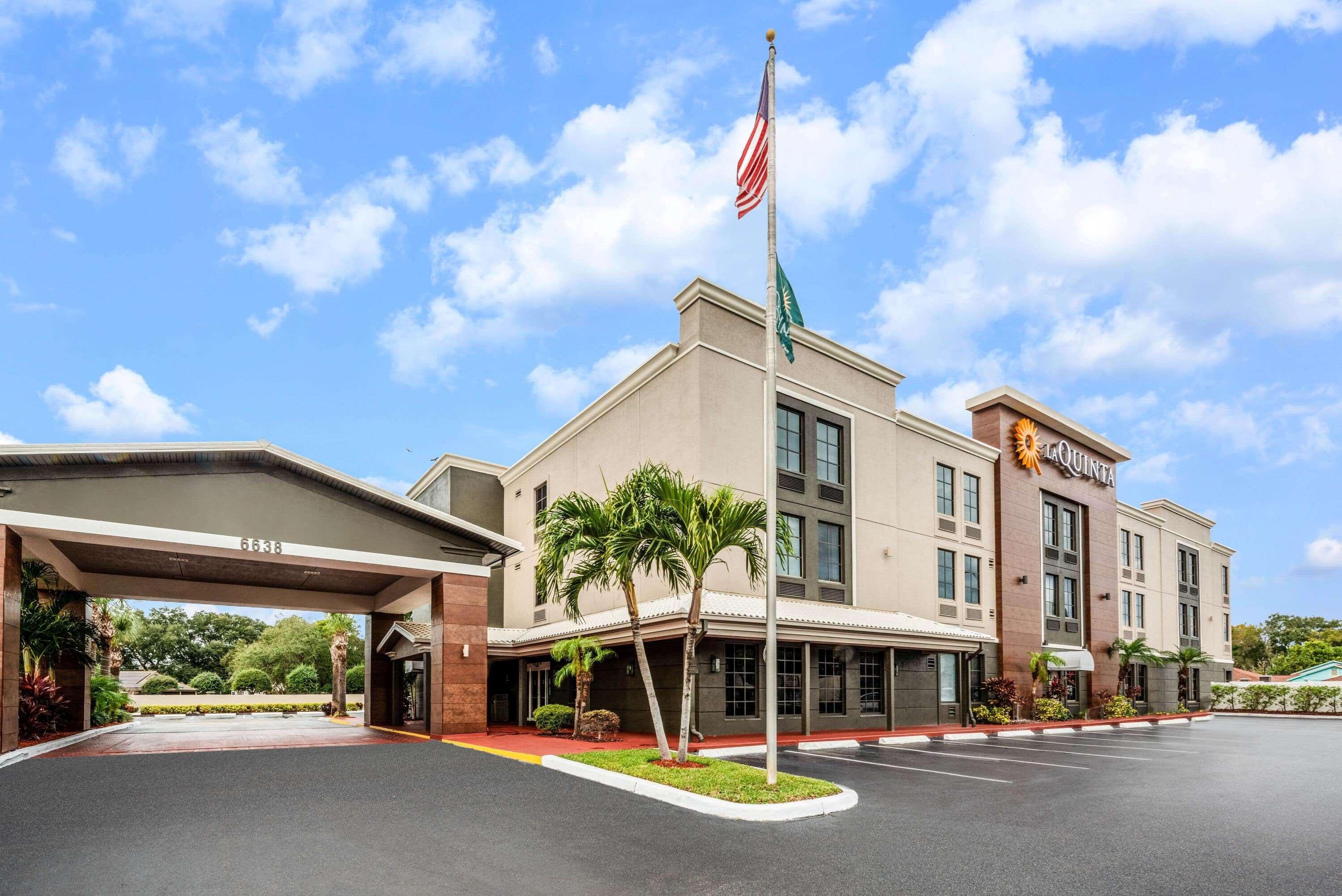 Hotel La Quinta By Wyndham Northeast *newly Renovated 3*