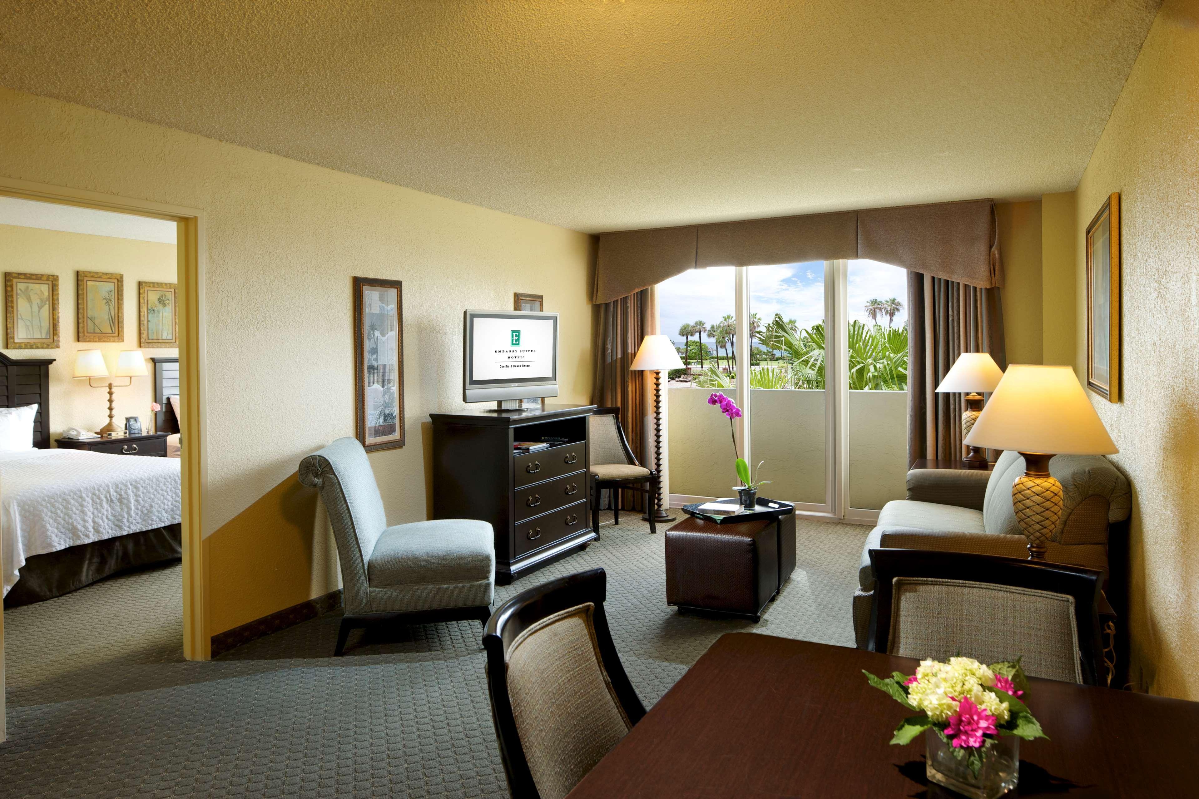 Embassy By Hilton Deerfield & Resort