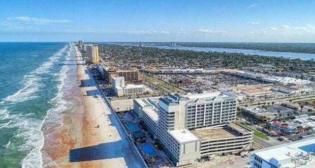 Oceanfront At Daytona Resort: Balcony Views & 4 Pools Apartment