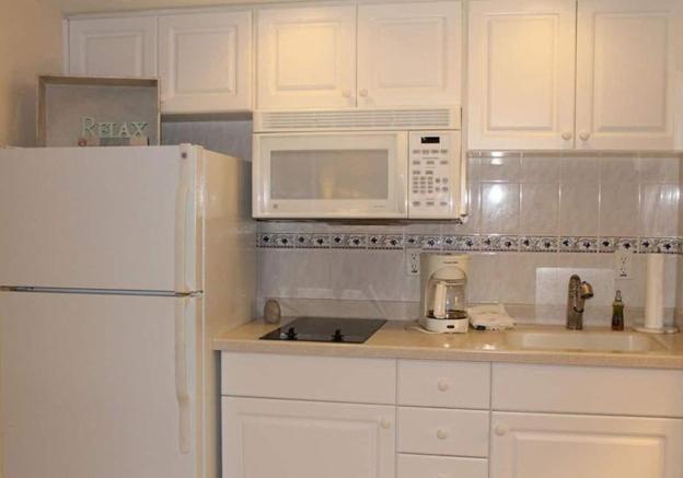 Oceanfront At Daytona Resort: Balcony Views & 4 Pools Apartment