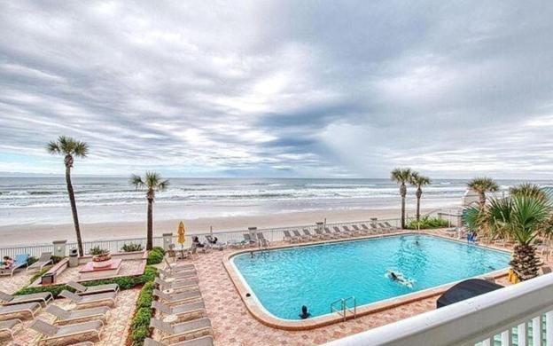 Oceanfront At Daytona Resort: Balcony Views & 4 Pools Apartment