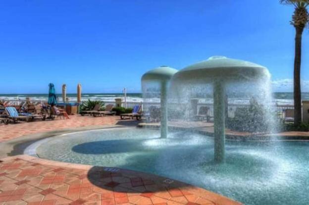 Oceanfront At Daytona Resort: Balcony Views & 4 Pools Apartment