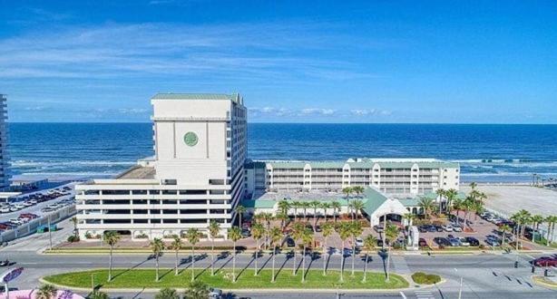 Oceanfront At Daytona Resort: Balcony Views & 4 Pools Apartment Daytona Beach