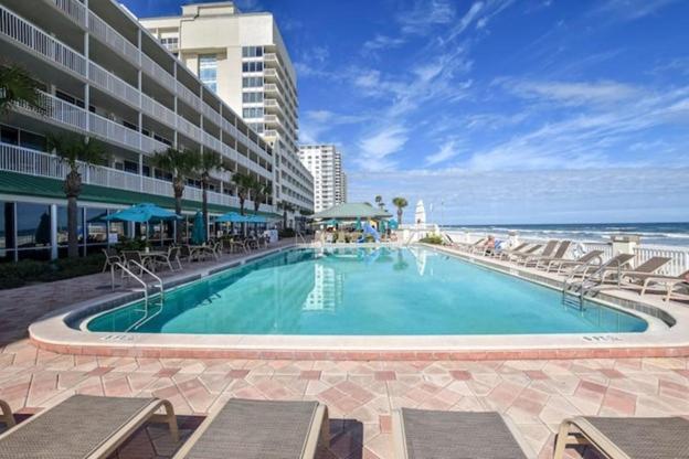 Oceanfront At Daytona Resort: Balcony Views & 4 Pools Apartment