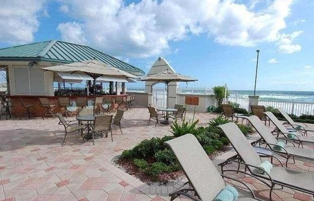 Oceanfront At Daytona Resort: Balcony Views & 4 Pools Apartment