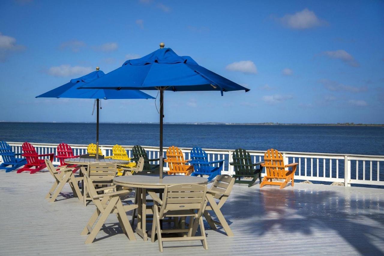 2 Bed With Balcony Facing Pool And Sunsets! Aparthotel