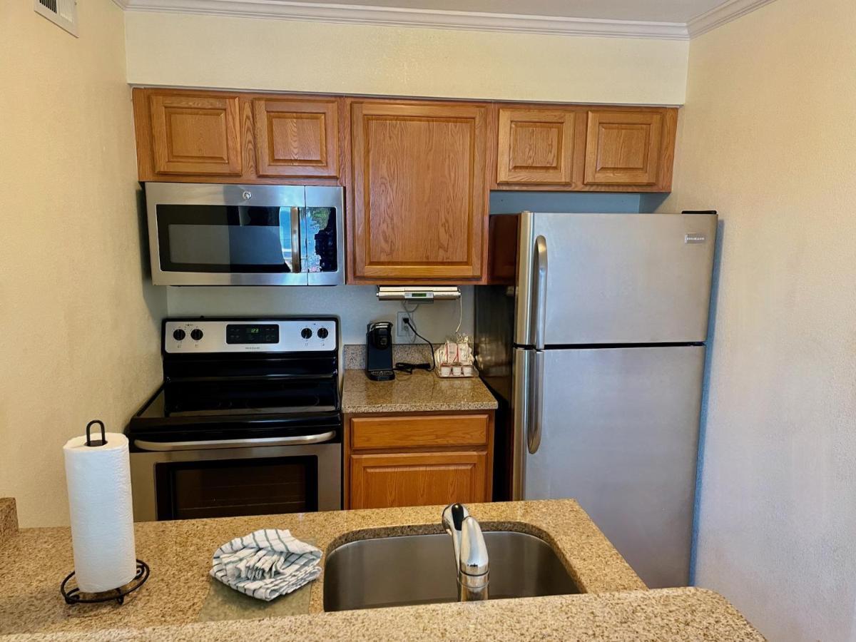 2 Bed With Balcony Facing Pool And Sunsets! *