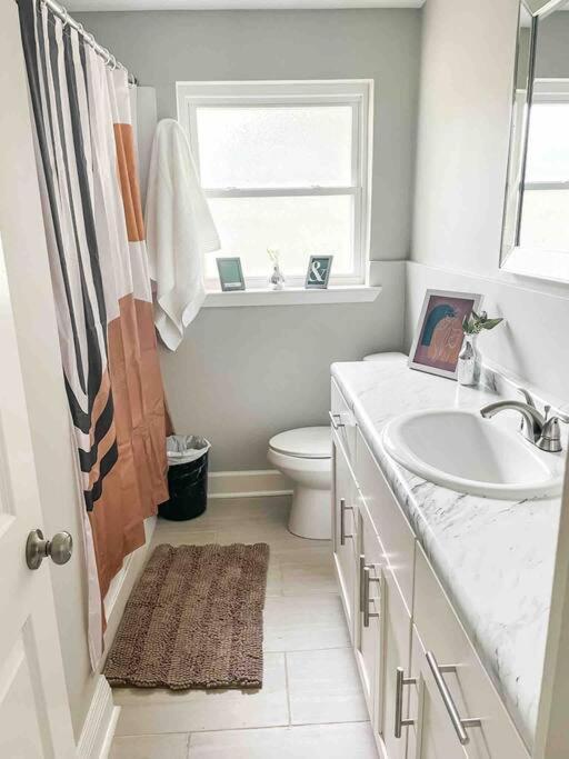 Holiday home Prime Location - 15 Mins From Downtown + Airport! Pensacola
