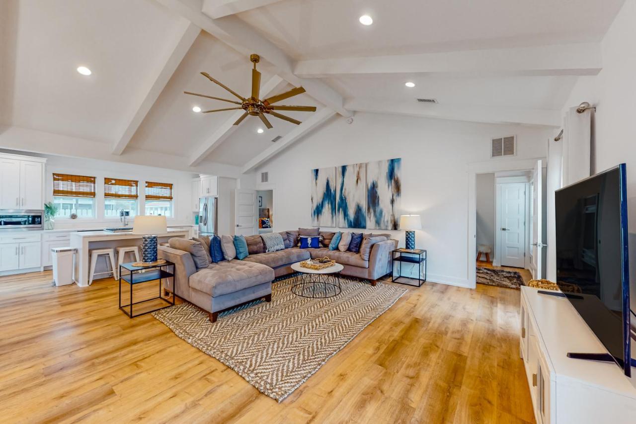 Of Crystal Beach: Clipper Cove Holiday home
