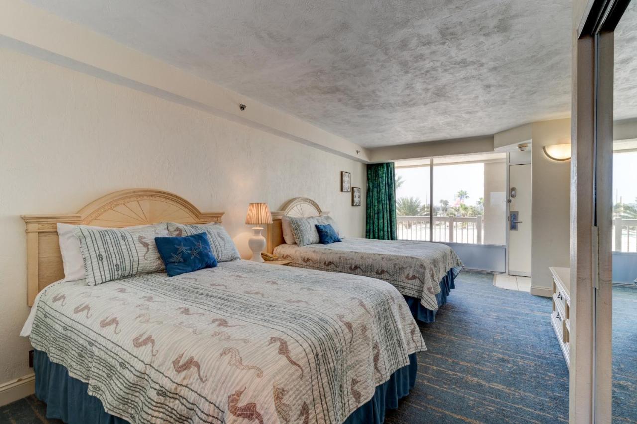Oceanfront With Kitchen And Wifi Sleeps 6