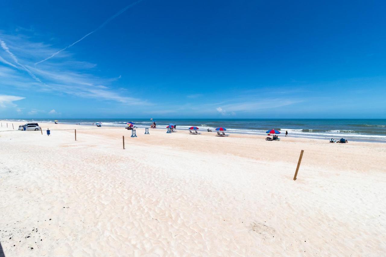 Oceanfront With Kitchen And Wifi Sleeps 6 Holiday home Daytona Beach