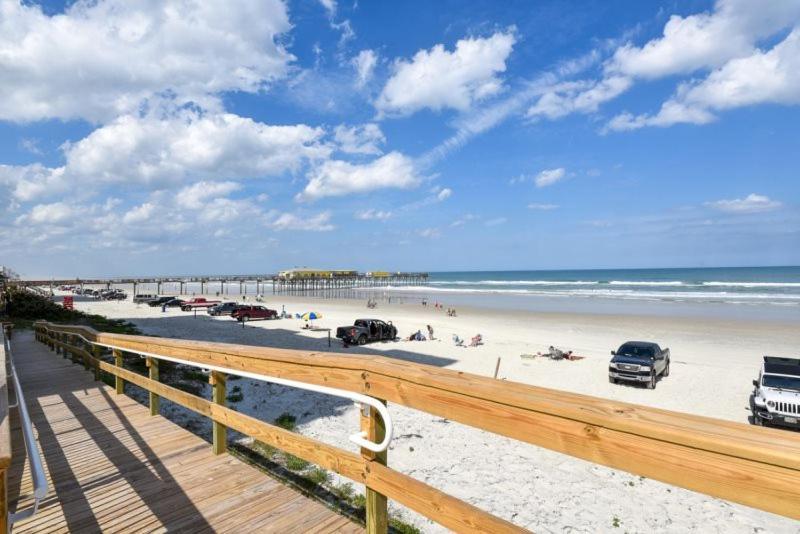 Unit 107 Aruba - 3 Bedroom Ocean View * Daytona Beach