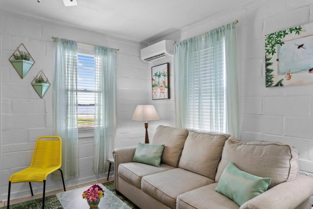 Deco Drive Waterfront 1bed On The Bay Holiday home Tampa