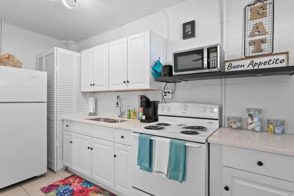 Deco Drive Waterfront 1bed On The Bay
